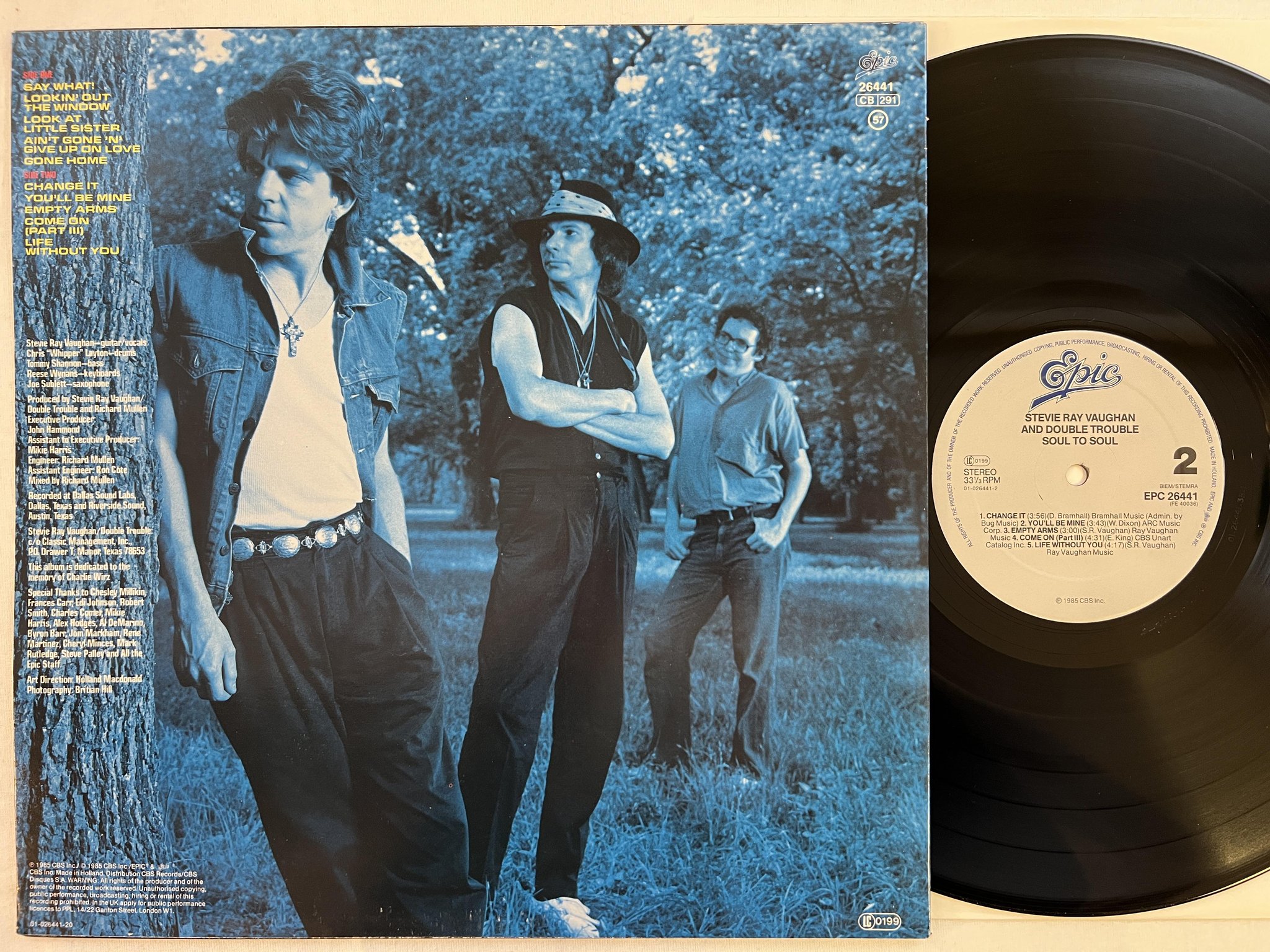 Omslagsbild för skivan STEVIE RAY VAUGHAN & DOUBLE TROUBLE soul to soul LP -85 Hol EPIC EPC 26441