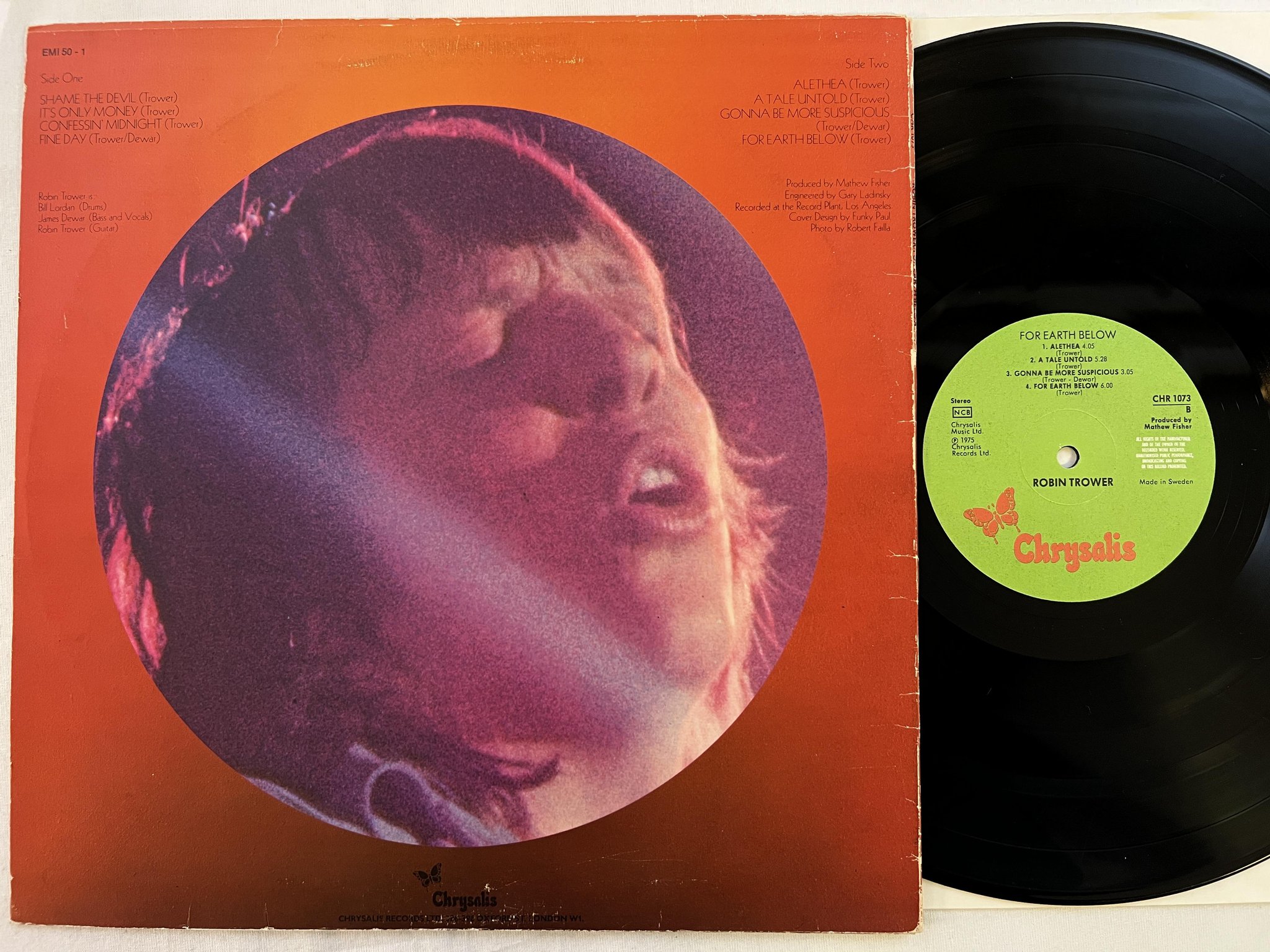 Omslagsbild för skivan ROBIN TROWER for earth below LP -75 ncb CHRYSALIS CHR 1073
