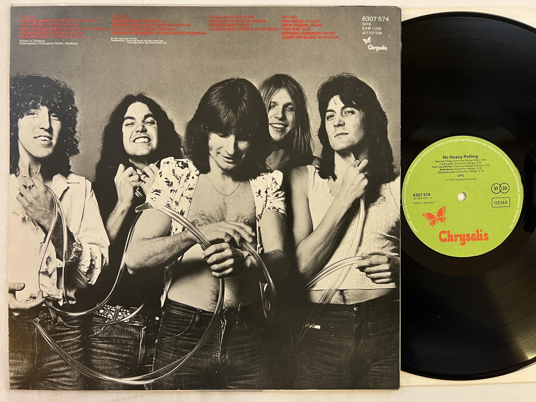 Omslagsbild för skivan UFO no heavy petting LP -76 Ger CHRYSALIS 6307 574