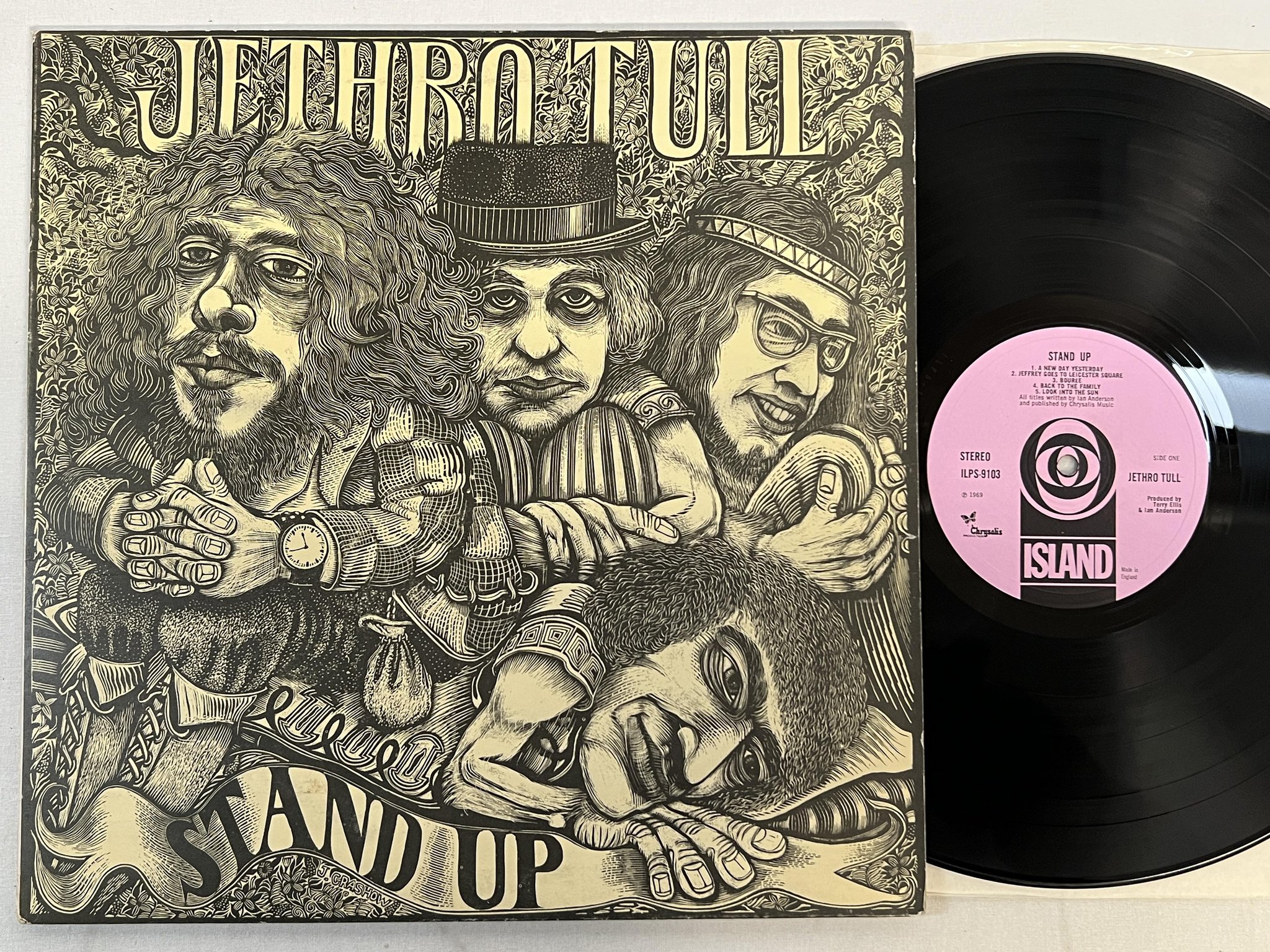 Omslagsbild för skivan JETHRO TULL stand up LP -69 UK ISLAND 2nd PINK/BLACK ILPS 9103
