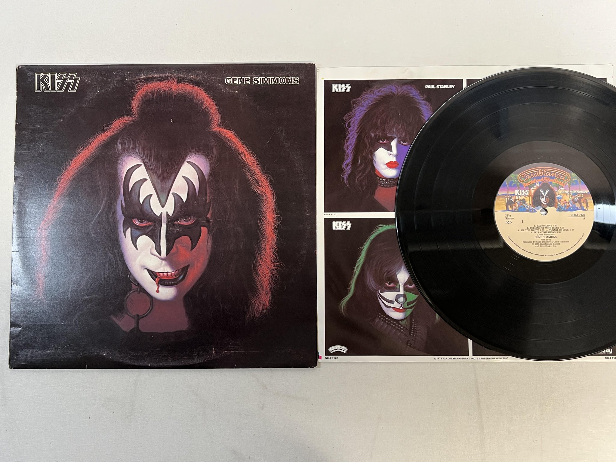 Omslagsbild för skivan GENE SIMMONS kiss LP -78 ncb CASABLANCA NBLP 7120 w/ poster