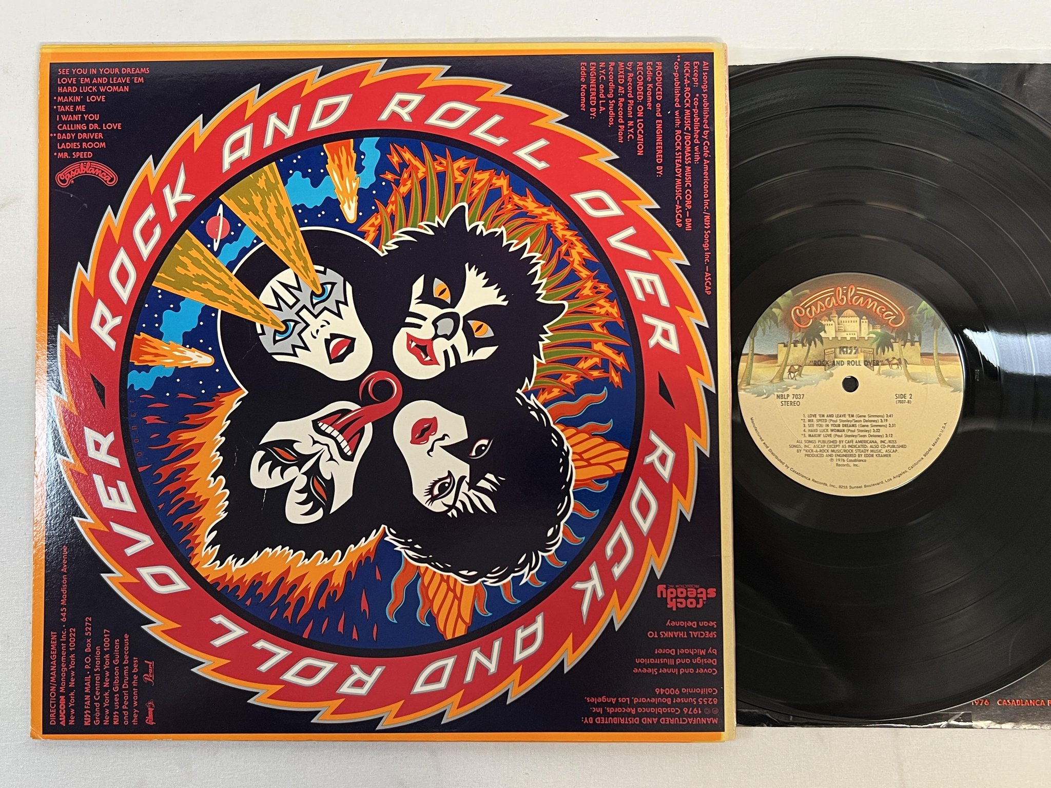 Omslagsbild för skivan KISS rock and roll over LP -74 US CASABLANCA NBLP 7037 w/ insert & stickers