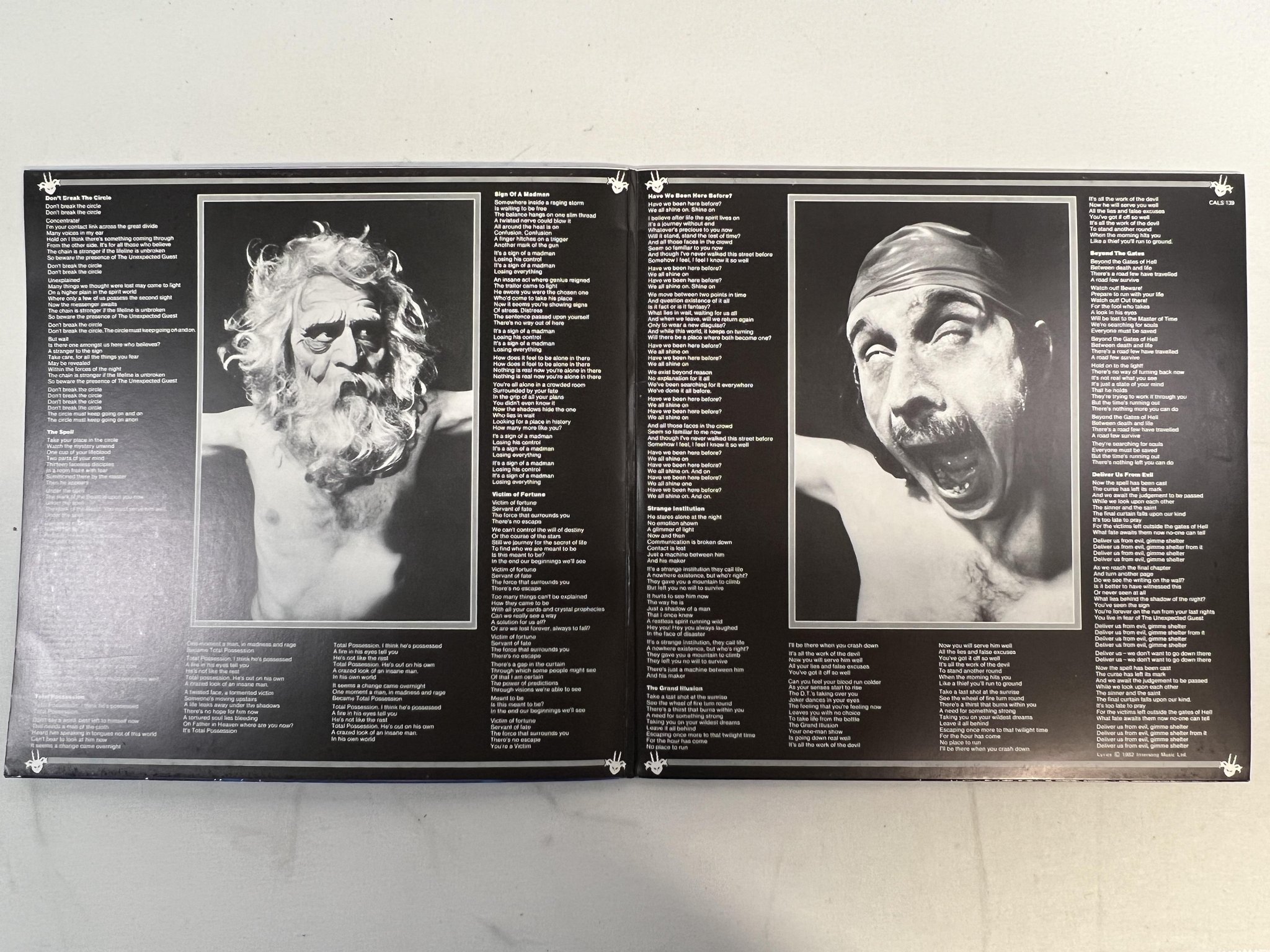 Omslagsbild för skivan DEMON the unspected guest LP -82 ncb CARRERE CALS 139