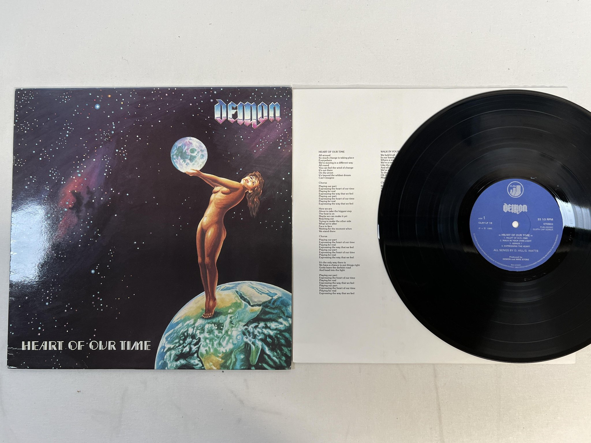 Omslagsbild för skivan DEMON heart of our time LP -85 CLAY LP 18
