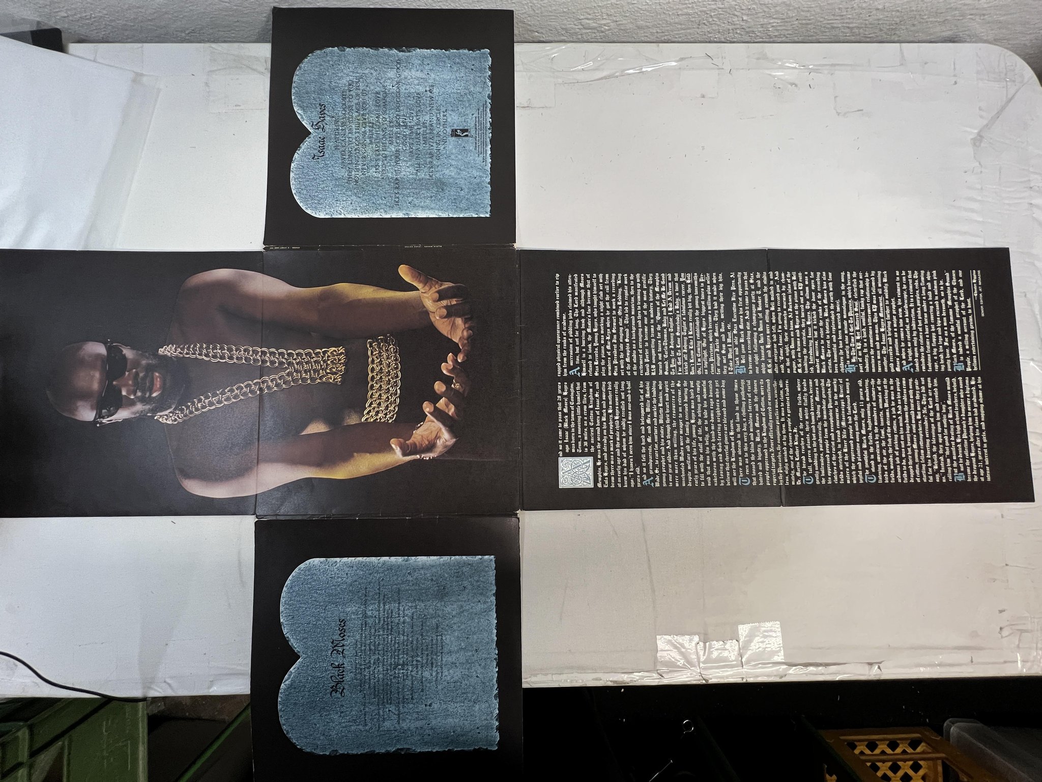 Omslagsbild för skivan ISAAC HAYES BLACK MOSES LP Ger STAX 2369 004 ** CROSS COVER **