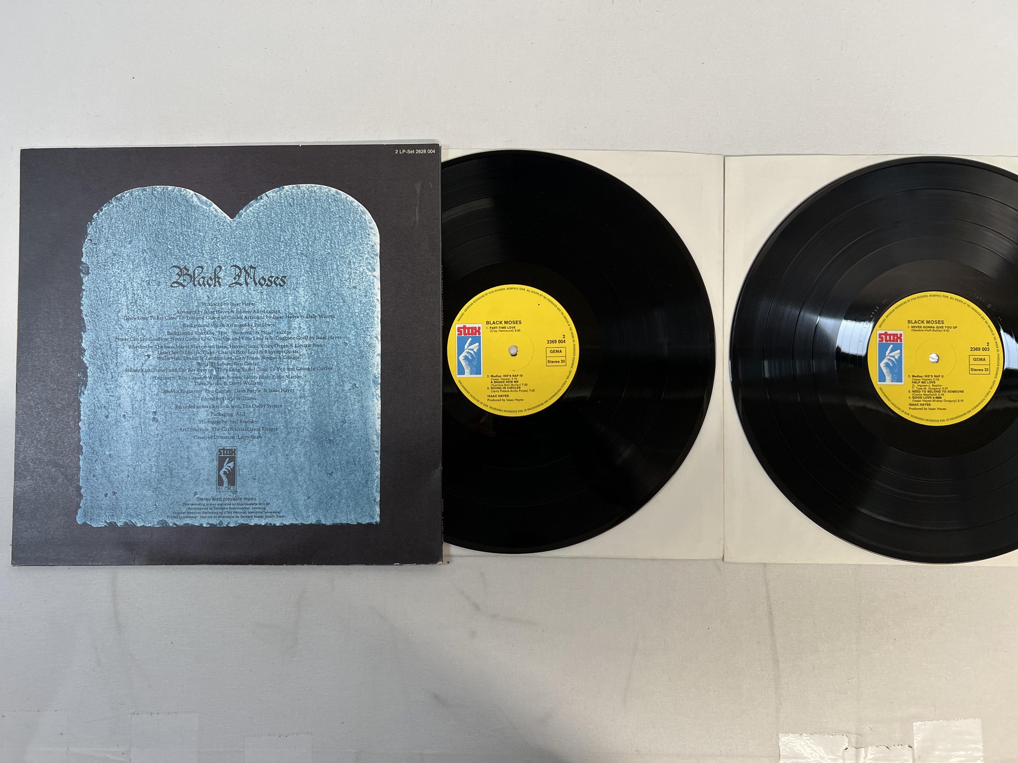 Omslagsbild för skivan ISAAC HAYES BLACK MOSES LP Ger STAX 2369 004 ** CROSS COVER **