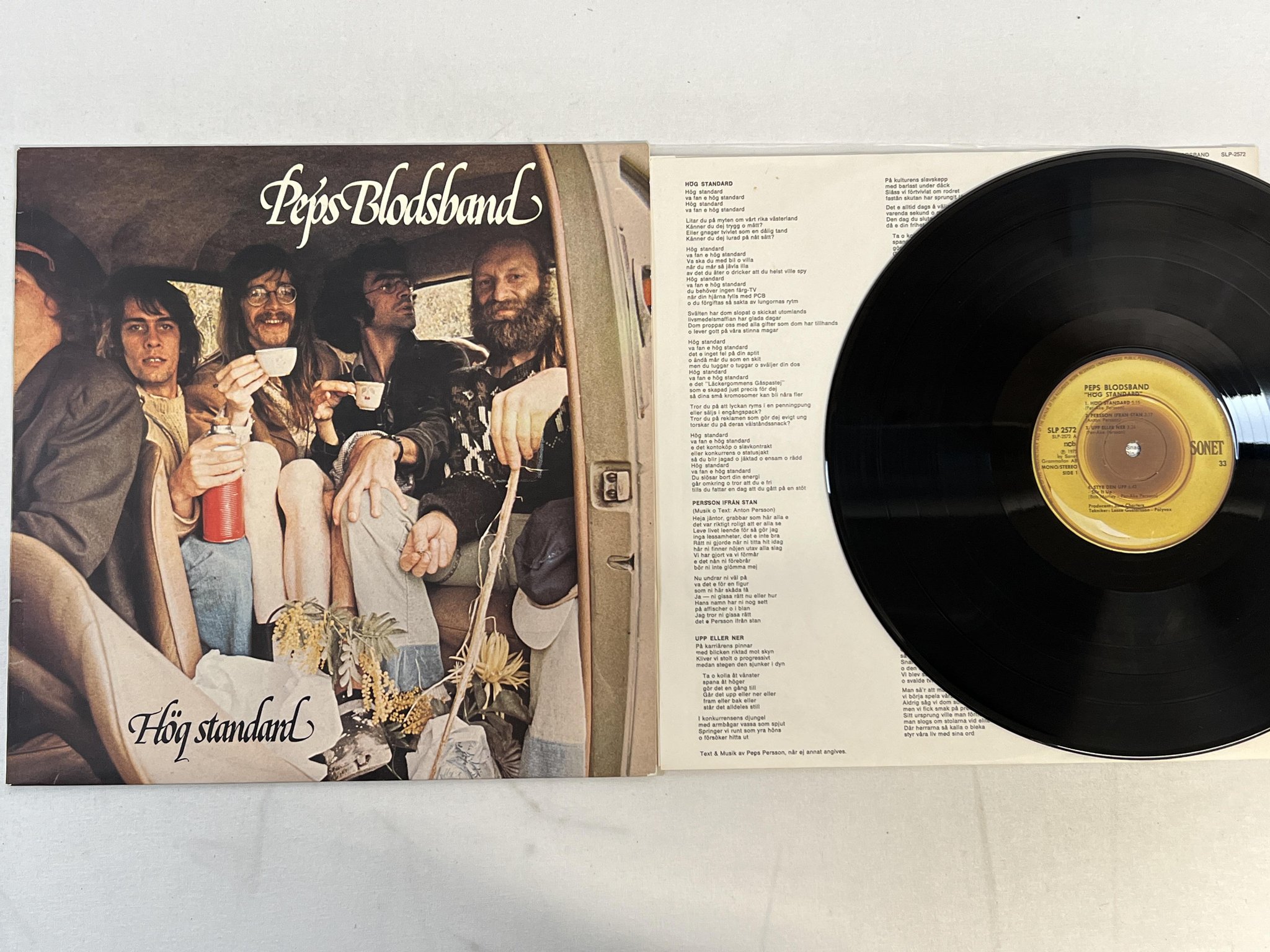 Omslagsbild för skivan PEPS BLODSBAND hög standard LP -75 Swe SONET SLP 2572