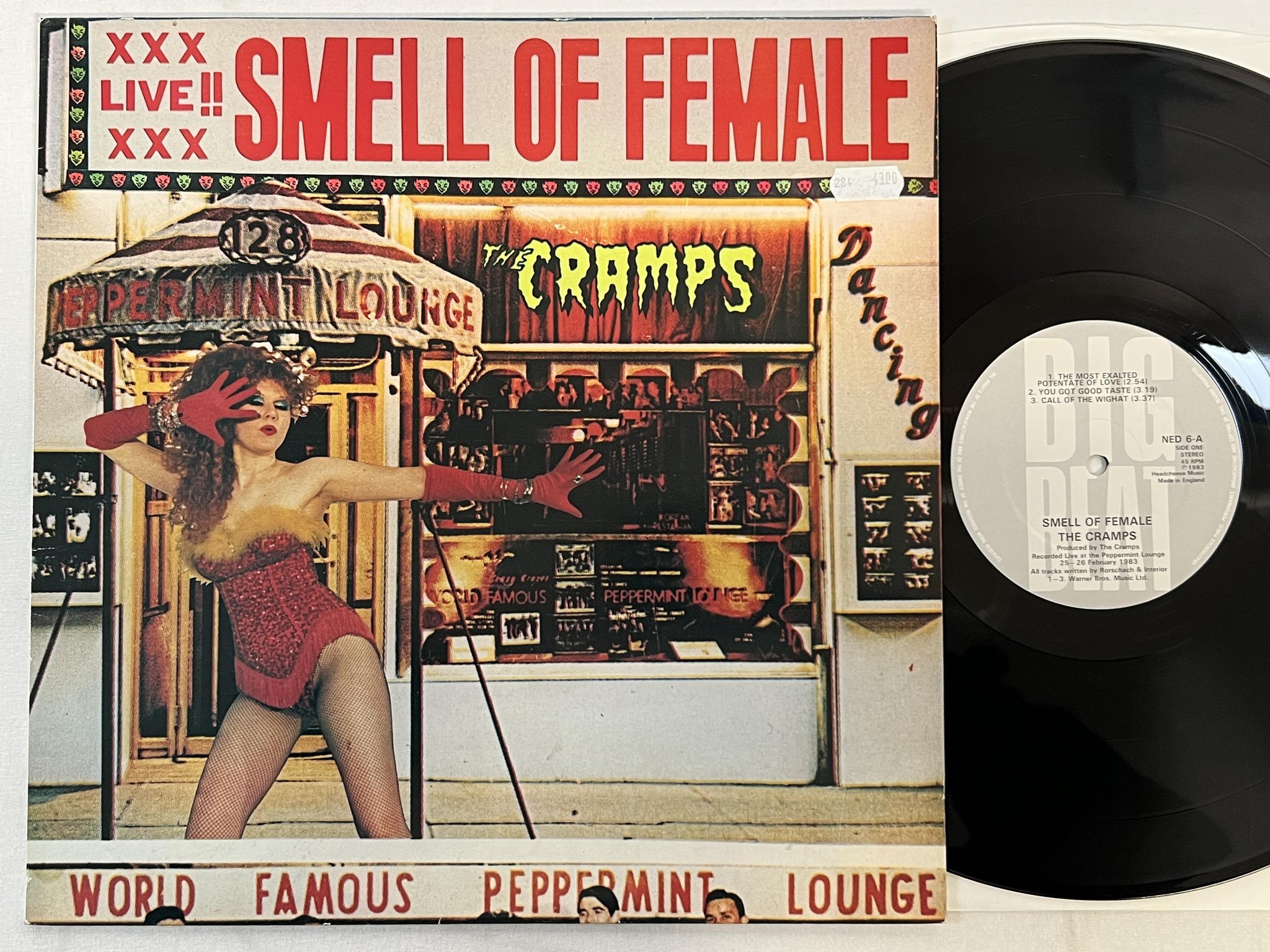 Omslagsbild för skivan THE CRAMPS smell of female MINI-LP -83 UK BIG BEAT NED 6 psychobilly