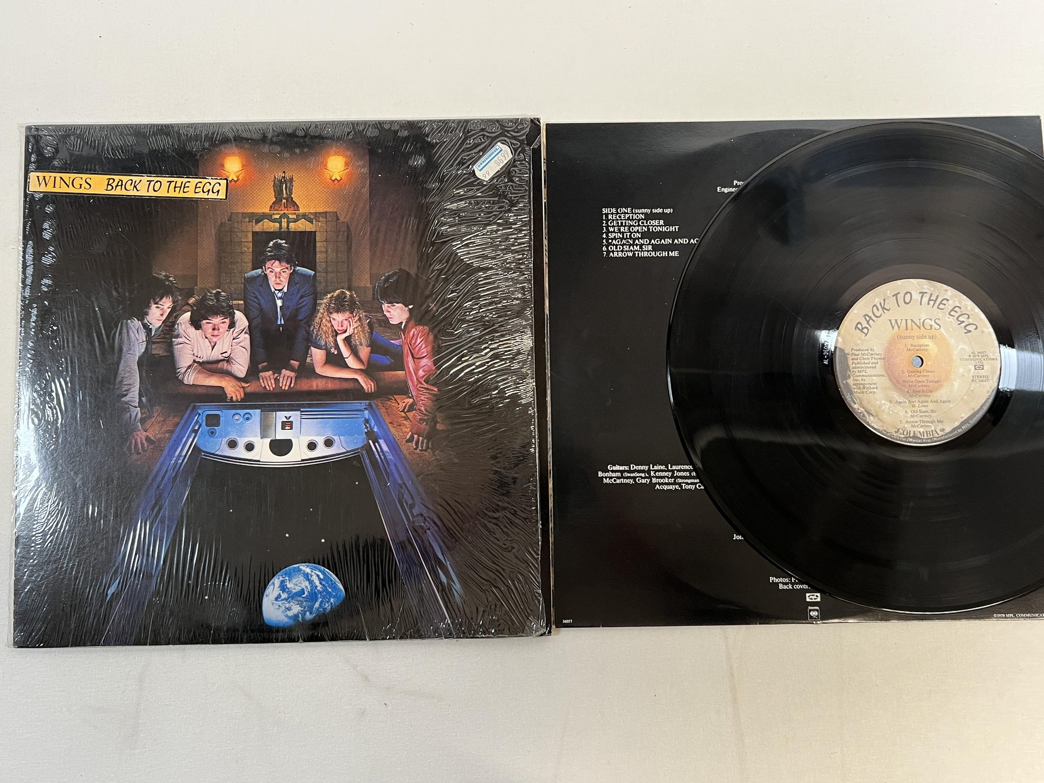 Omslagsbild för skivan WINGS back to the egg LP -79 US COLUMBIA FC 36057