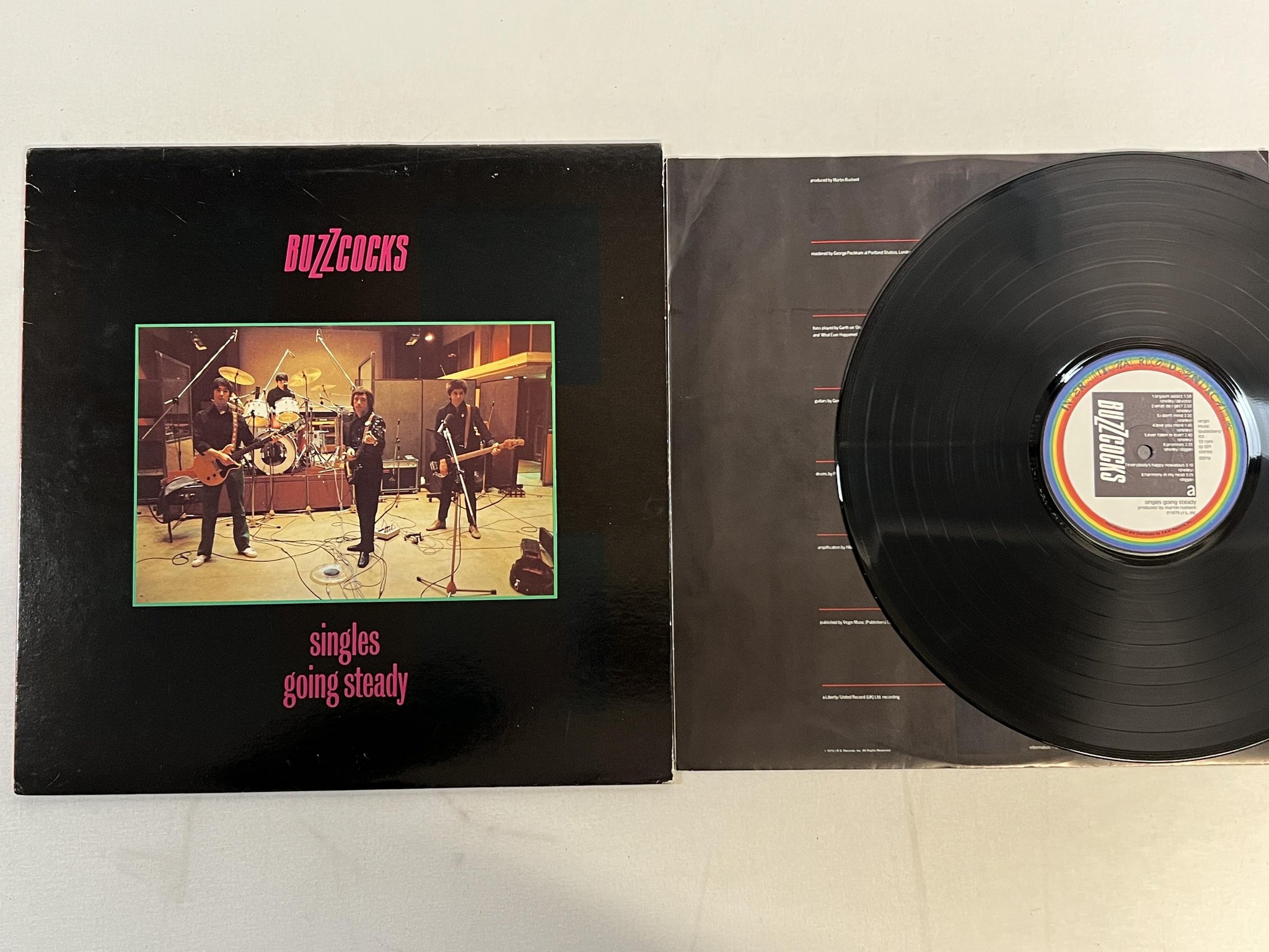 Omslagsbild för skivan BUZZCOCKS Singles Going Steady LP -79 US I.R.S. SP 001 punk rock !!