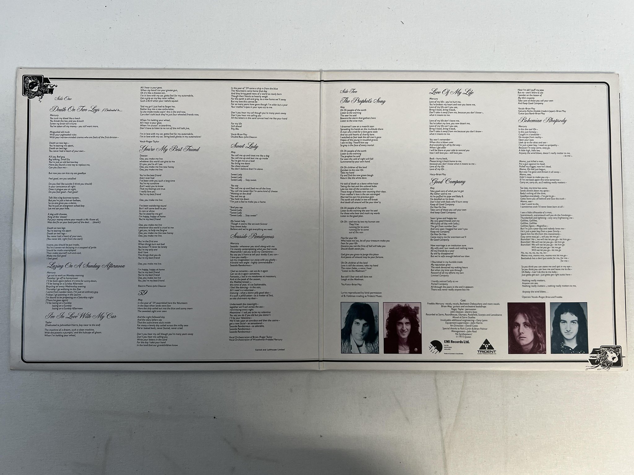 Omslagsbild för skivan QUEEN a night at the opera LP -75 UK EMI EMTC 103