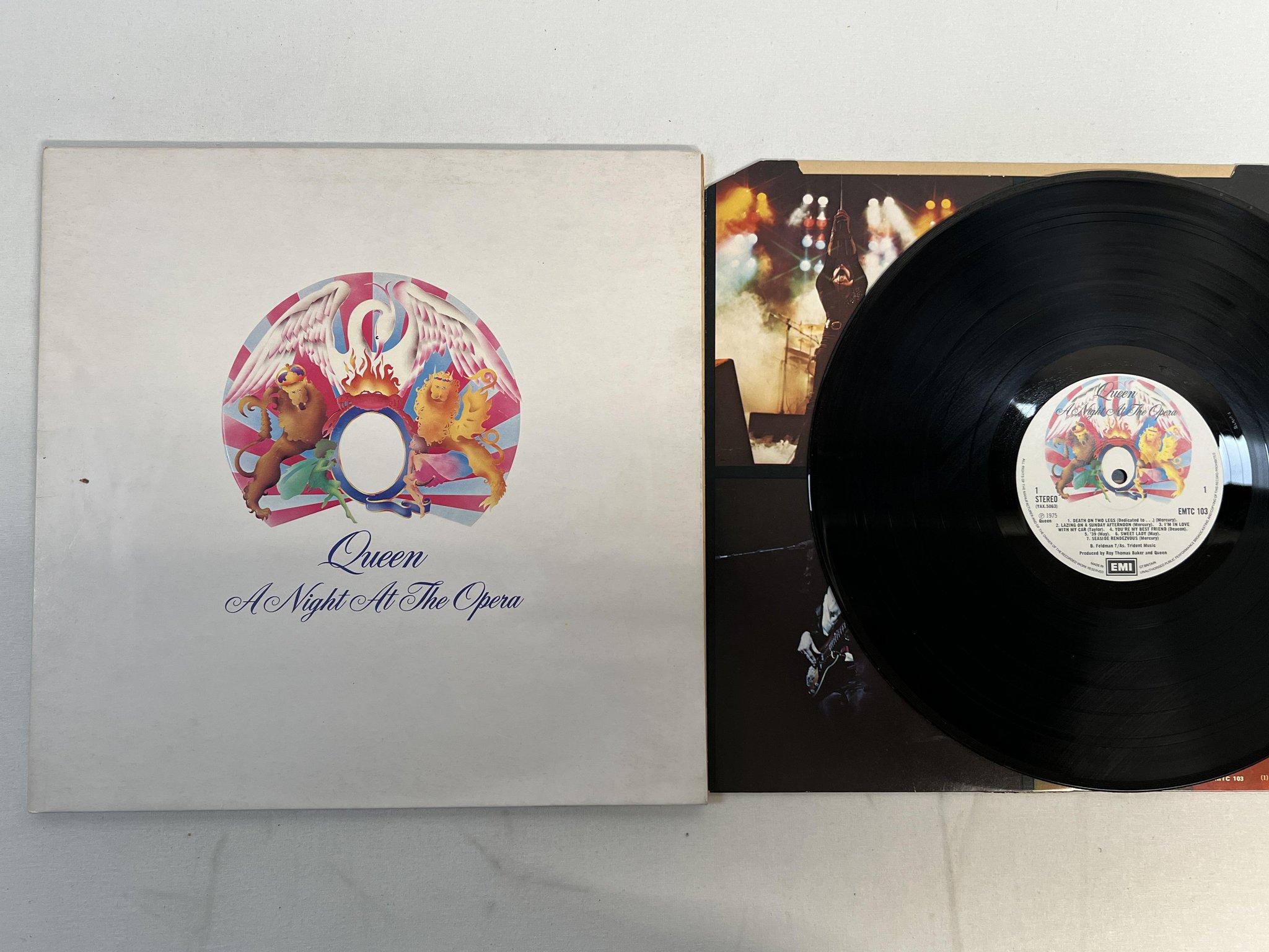 Omslagsbild för skivan QUEEN a night at the opera LP -75 UK EMI EMTC 103