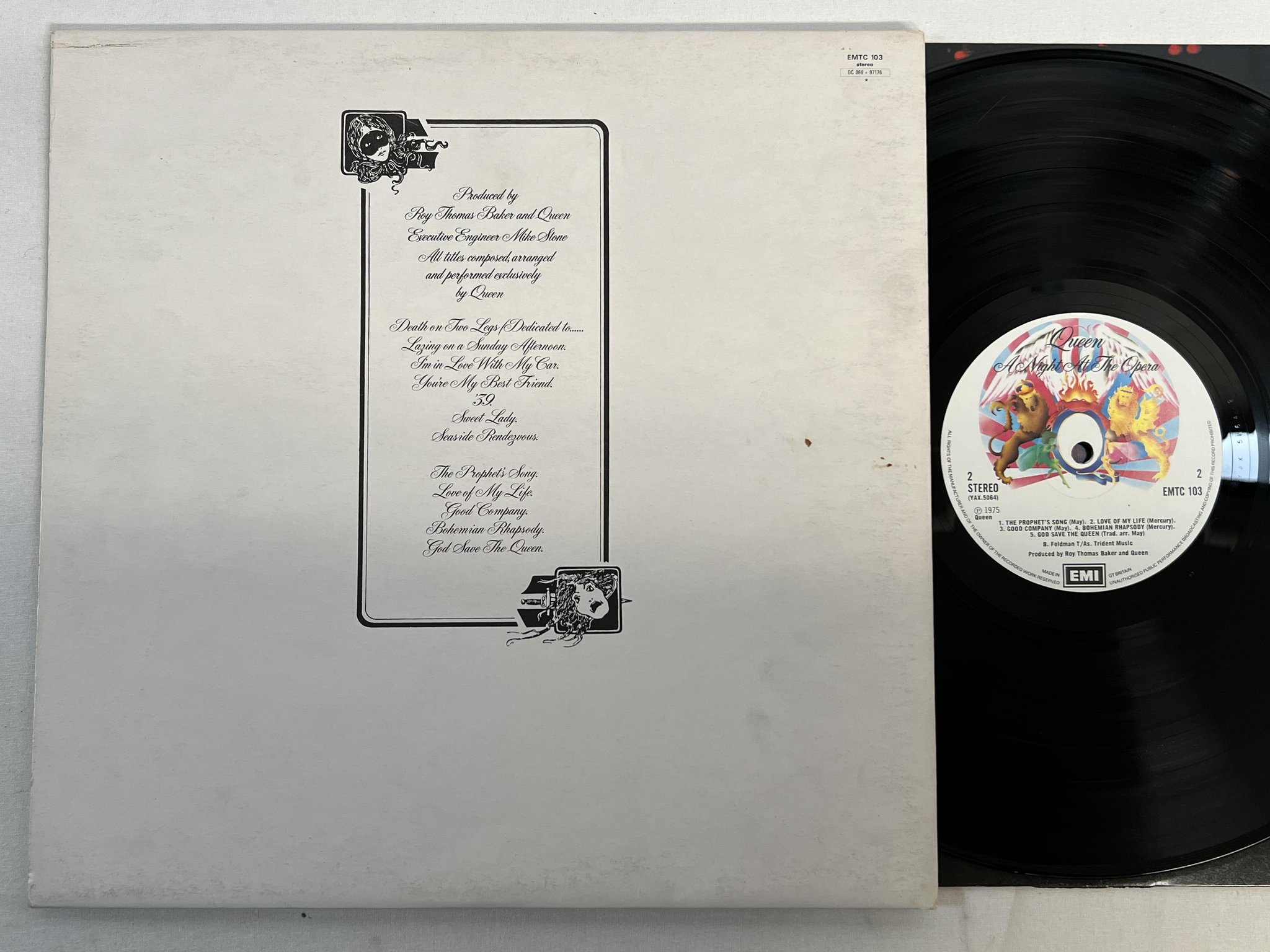 Omslagsbild för skivan QUEEN a night at the opera LP -75 UK EMI EMTC 103