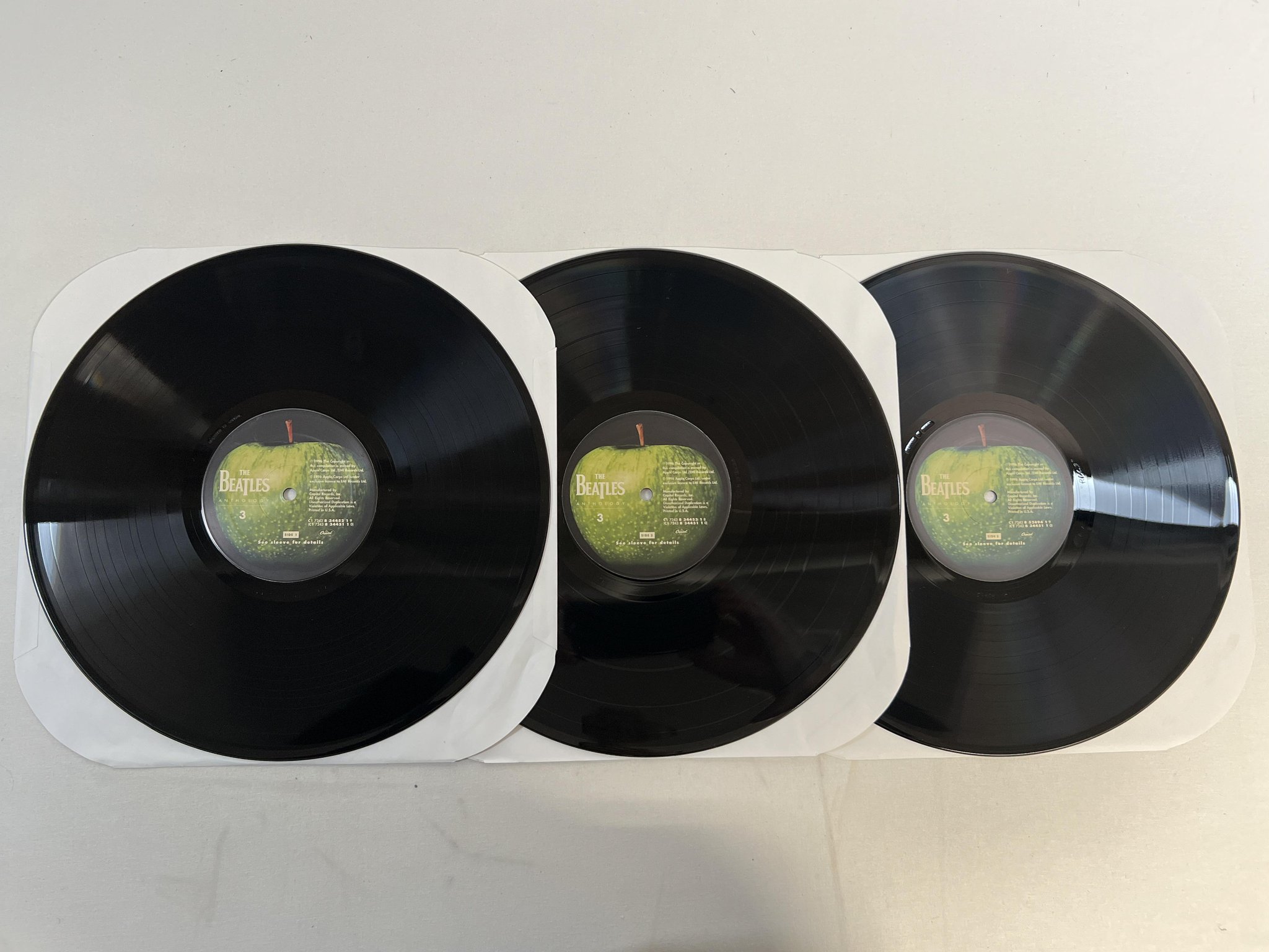 Omslagsbild för skivan THE BEATLES Anthology 3 3xLP -96 US APPLE C1 8 34451 1