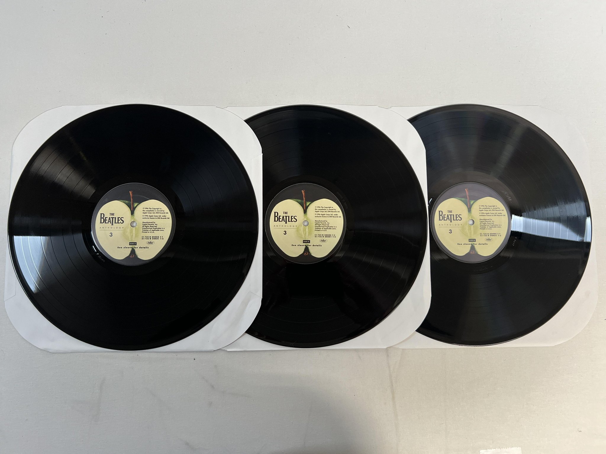 Omslagsbild för skivan THE BEATLES Anthology 3 3xLP -96 US APPLE C1 8 34451 1
