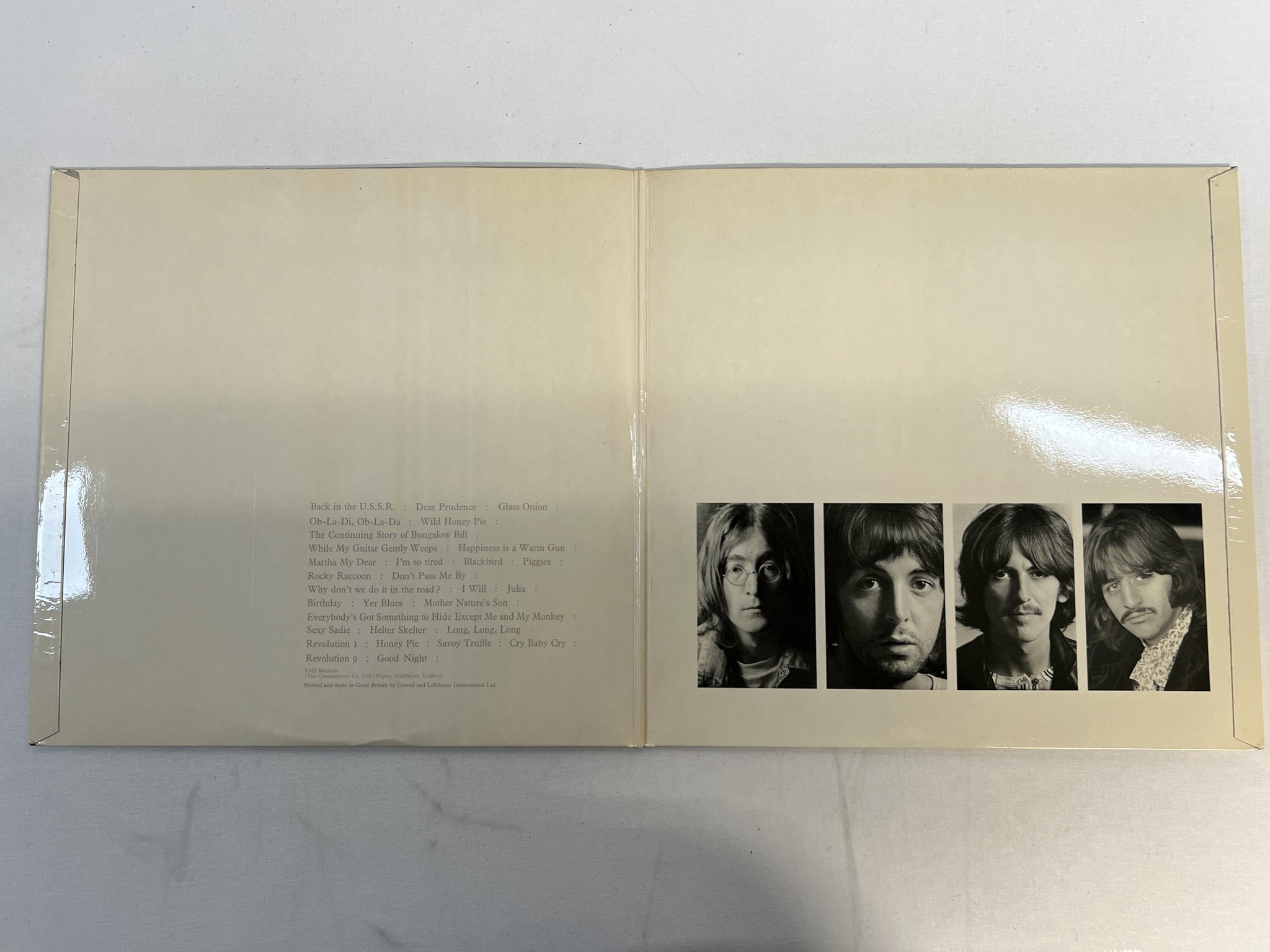 Omslagsbild för skivan THE BEATLES white album 2xLP -68 UK APPLE PCS 7068 LOW NUMBER #13713