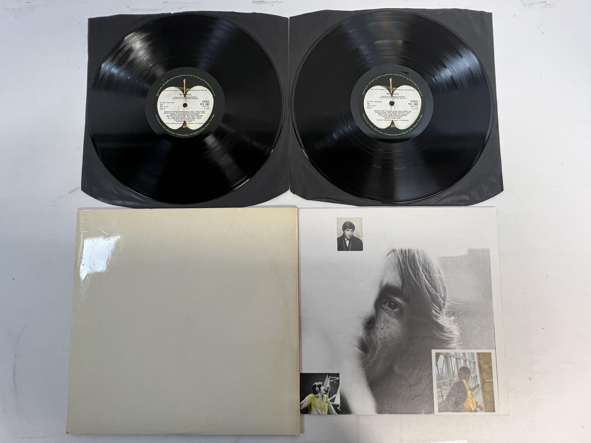 Omslagsbild för skivan THE BEATLES white album 2xLP -68 UK APPLE PCS 7068 LOW NUMBER #13713