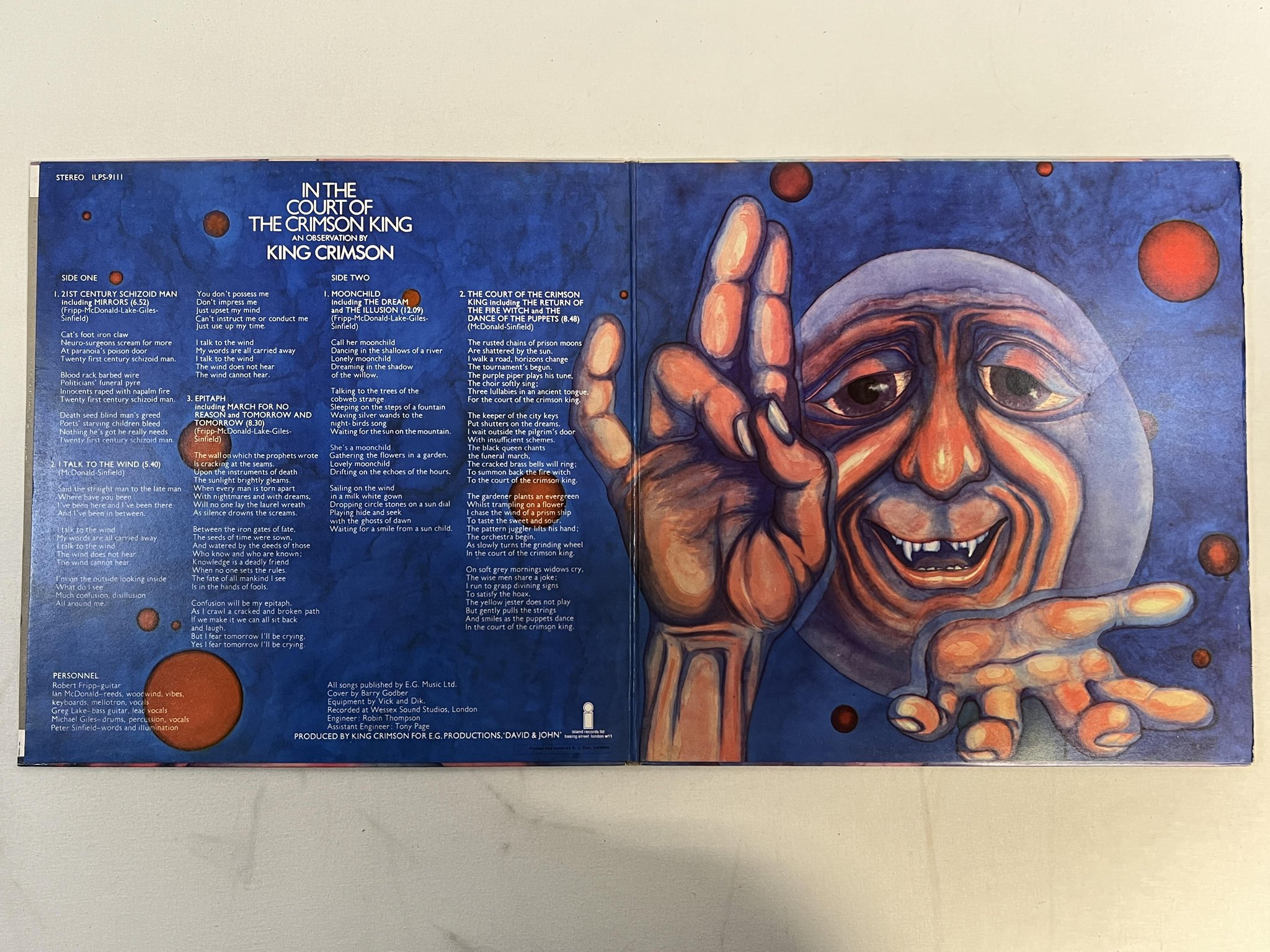 Omslagsbild för skivan KING CRIMSON in the court of the LP -69 UK ISLAND ILPS 9111 Pink "i" label !!!