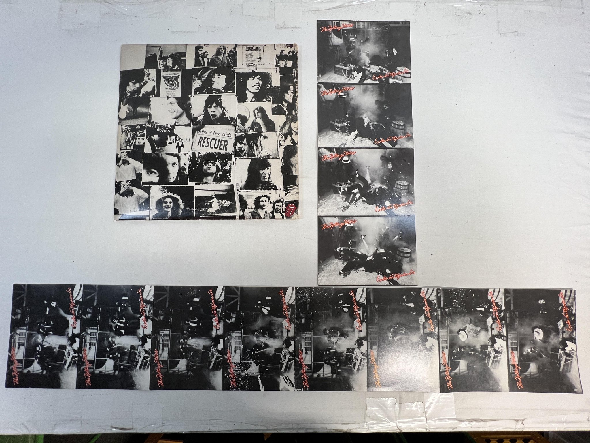 Omslagsbild för skivan THE ROLLING STONES Exile On Main St 2xLP -72 US PR COC 2-2900 w/ 12 postcards
