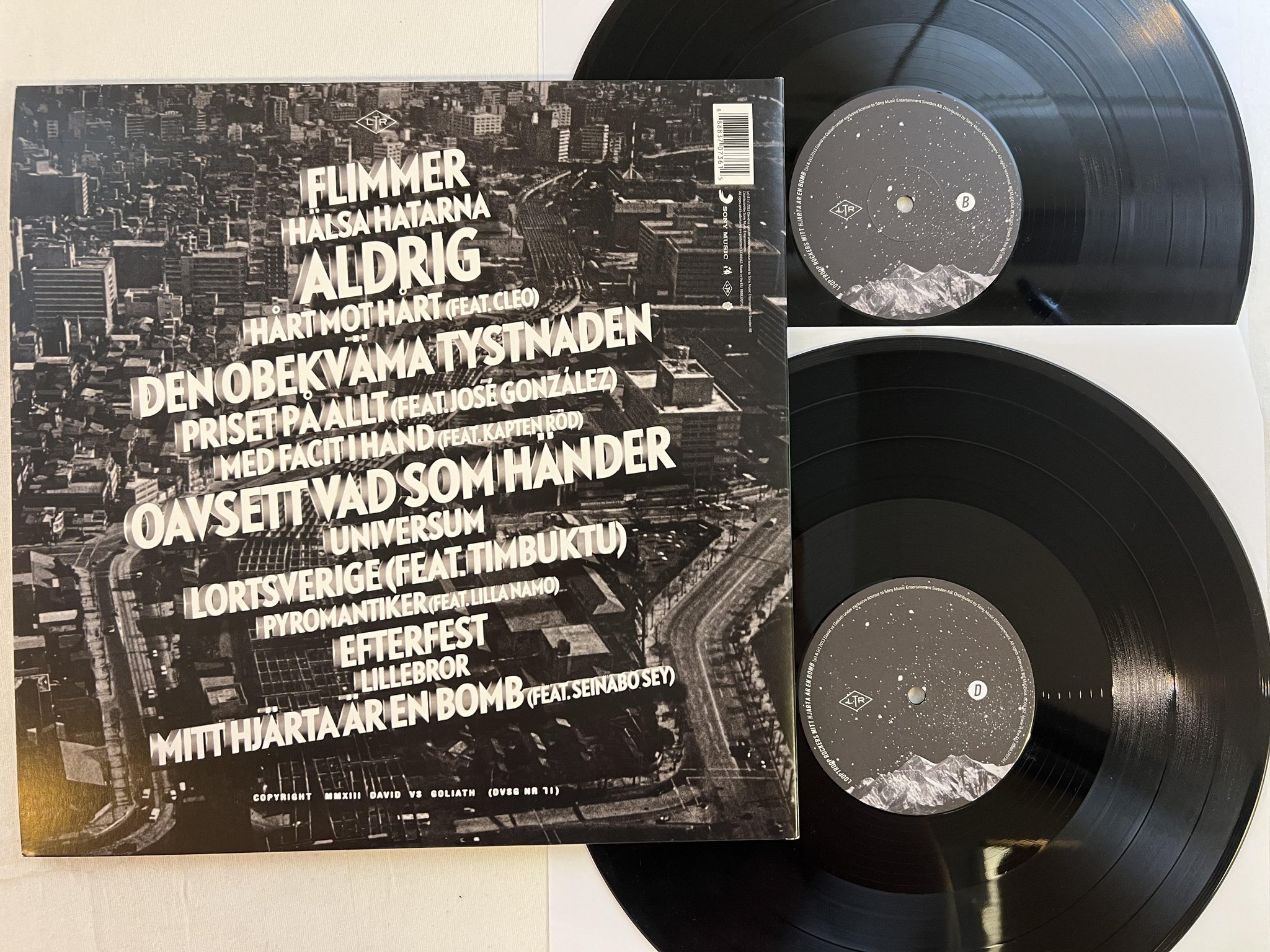 Omslagsbild för skivan LOOPTROOP ROCKERS Mitt Hjärta Är En Bomb 2xLP 2013 DAVID vs GOLIATH DVSG71