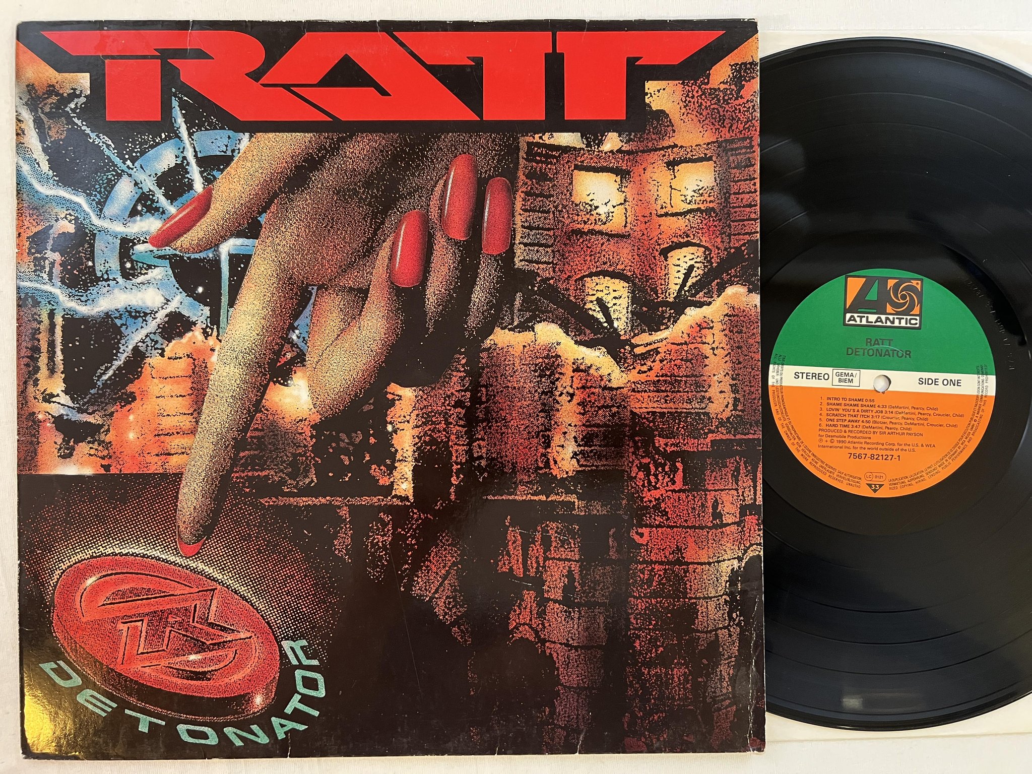 Omslagsbild för skivan RATT detonator LP -90 Ger ATLANTIC 7567-82127-1 ** RARE **