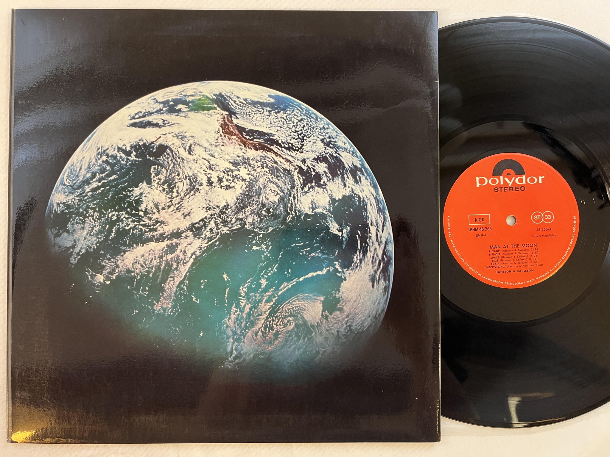 Omslagsbild för skivan HANSSON & KARLSSON man at the moon LP -69 Swe POLYDOR LPHM 46265