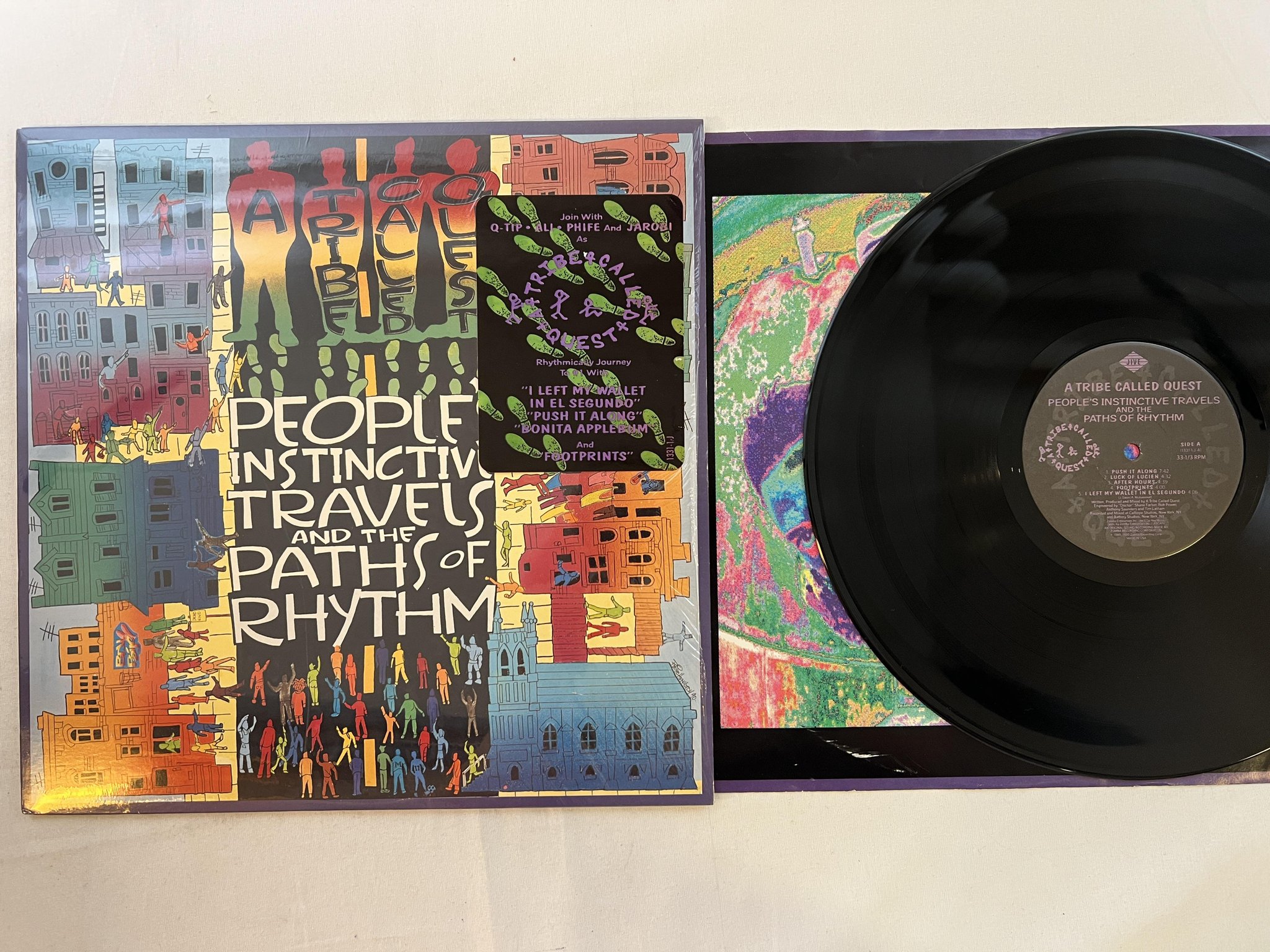 Omslagsbild för skivan A TRIBE CALLED QUEST People's Instinctive Travels LP -90 US JIVE hype sticker !