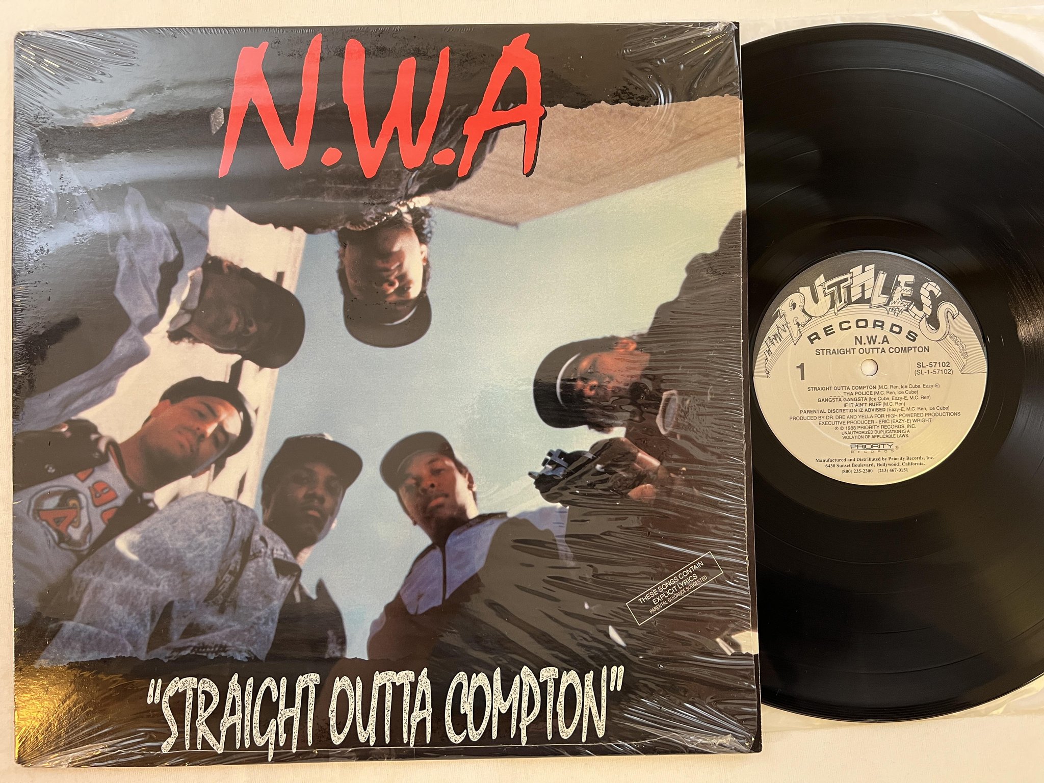 Omslagsbild för skivan N.W.A. straight outta Compton LP -88 US RUTHLESS SL-57102 ** MASSIVE **