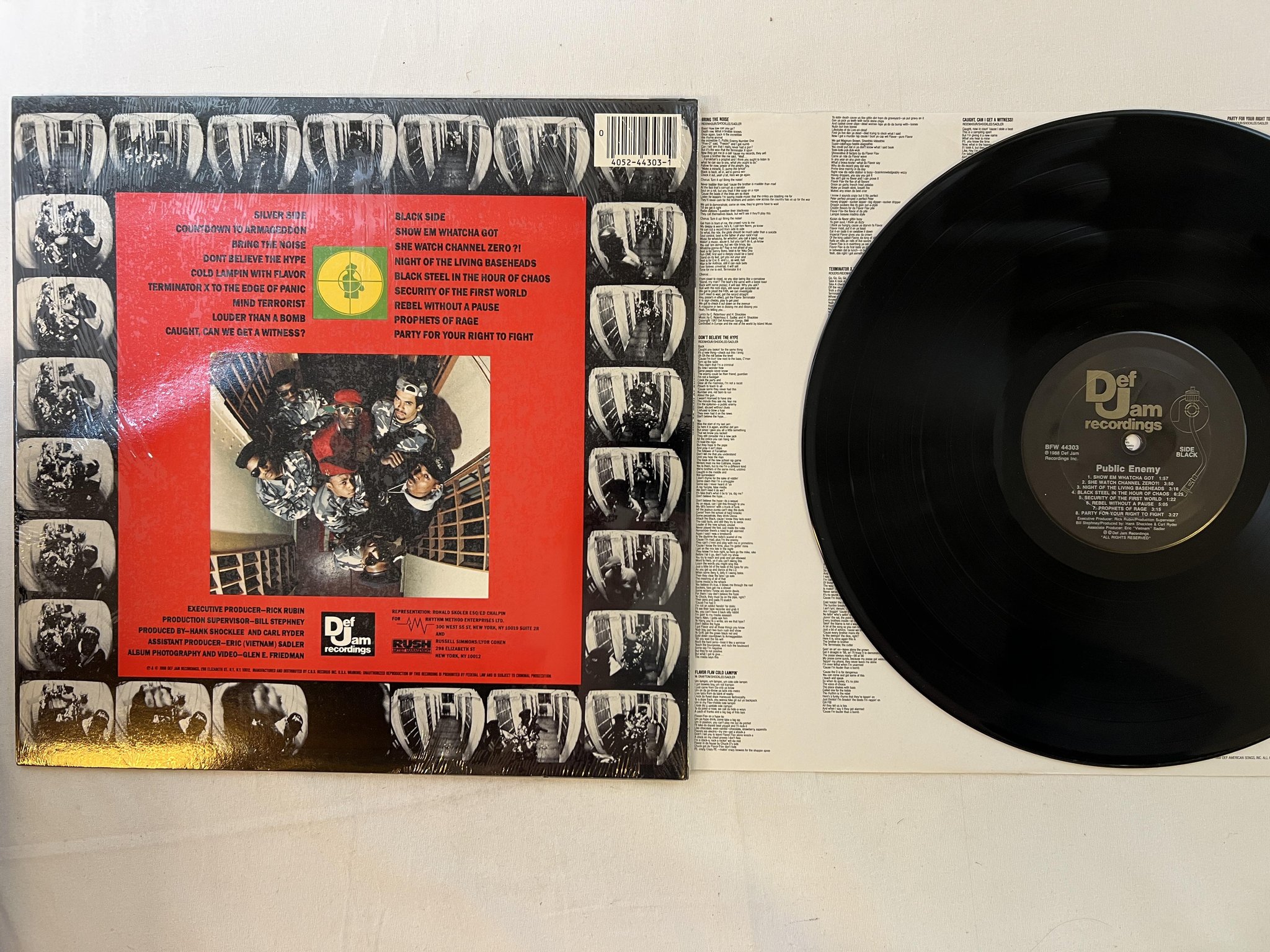 Omslagsbild för skivan PUBLIC ENEMY it takes a million LP -88 US DEF JAM BFW 44303 w/ hype sticker