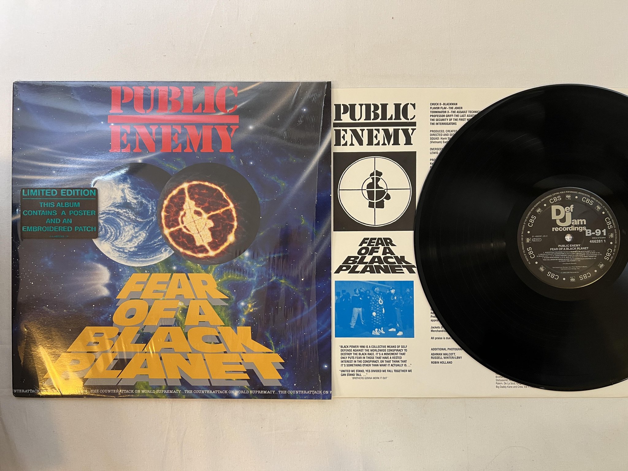 Omslagsbild för skivan PUBLIC ENEMY fear of a black planet LP -90 DEF JAM 4662811 *** w/ POSTER ***