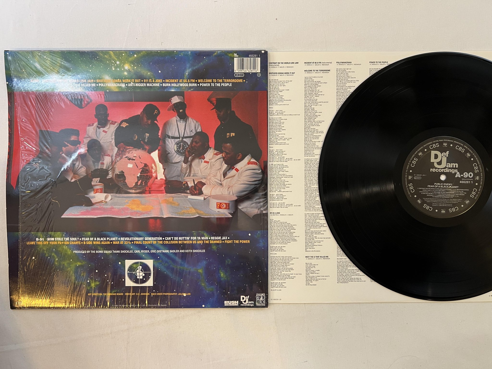 Omslagsbild för skivan PUBLIC ENEMY fear of a black planet LP -90 DEF JAM 4662811 *** w/ POSTER ***