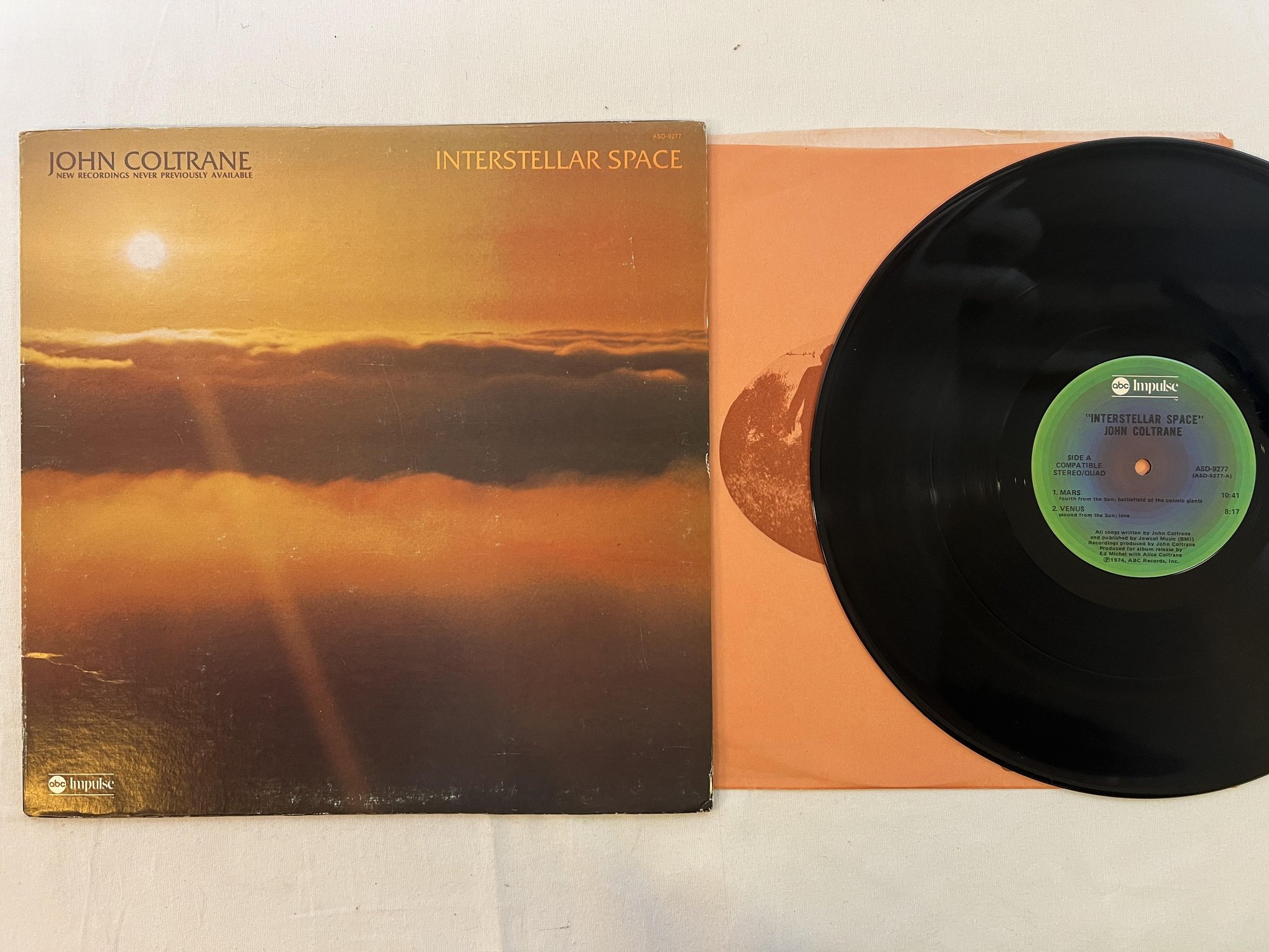 Omslagsbild för skivan JOHN COLTRANE interstellar space LP -74 US ABC/IMPULSE ASD 9277
