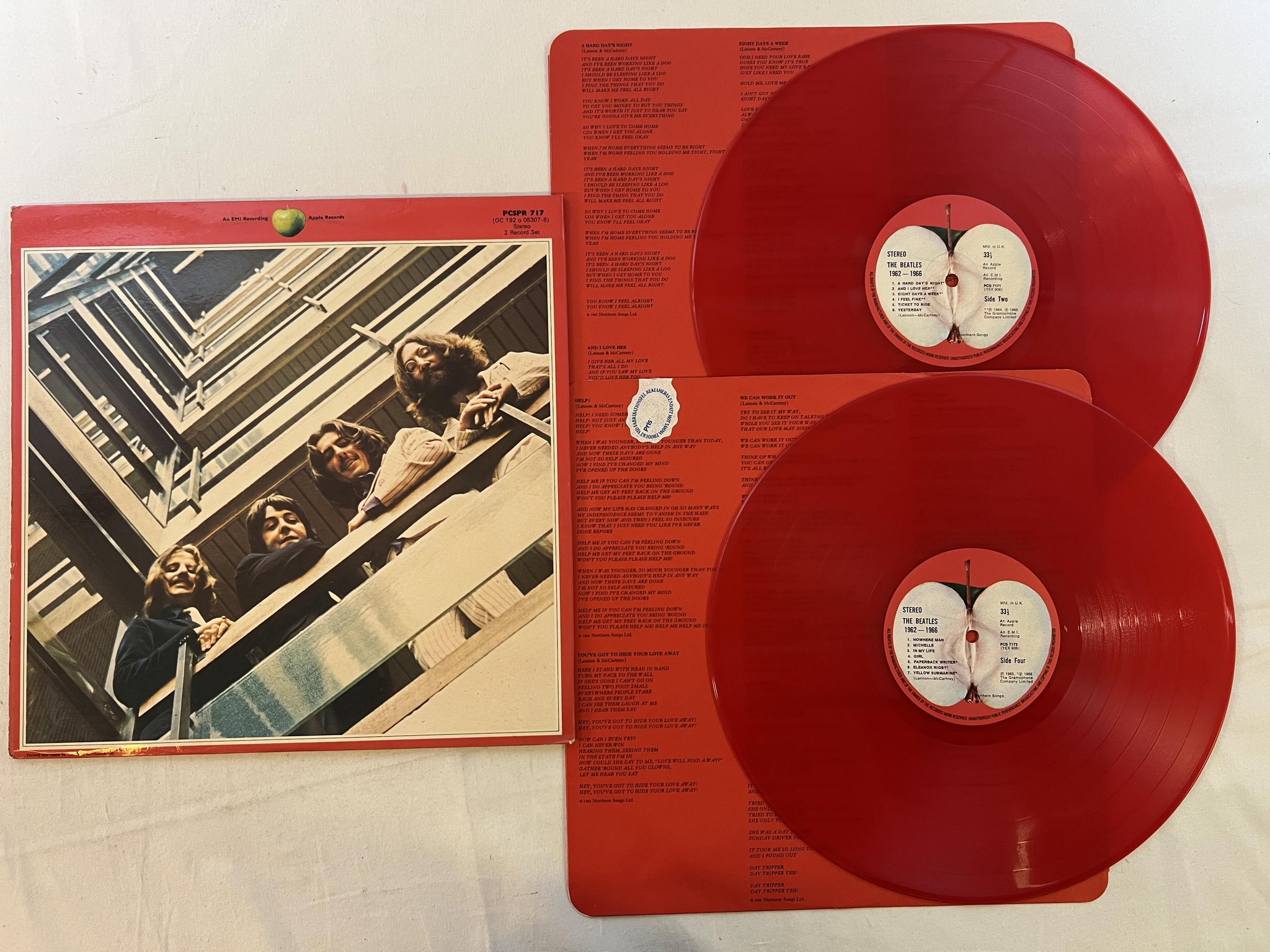 Omslagsbild för skivan THE BEATLES 1962-1966 2xLP -78 UK APPLE PCSPR 717 ** red vinyl **