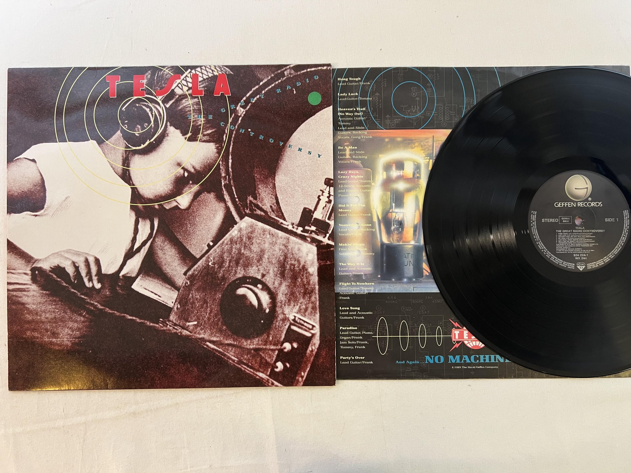 Omslagsbild för skivan TESLA The Great Radio Controversy LP -89 GEFFEN 924 224-1
