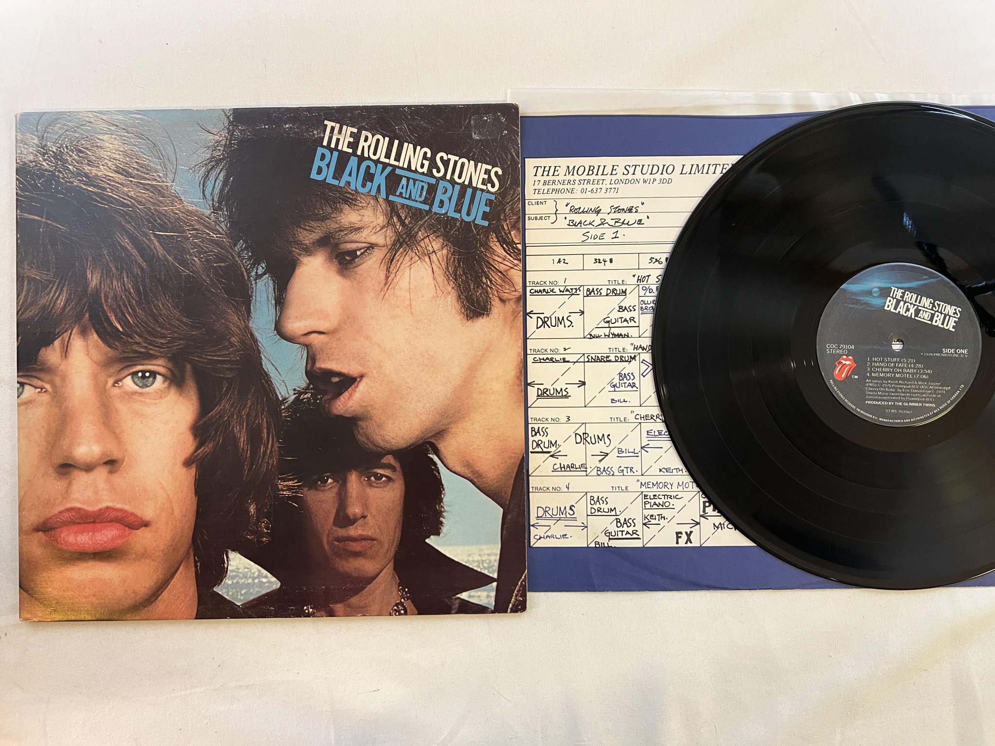 Omslagsbild för skivan THE ROLLING STONES black and blue LP Can COC 79104