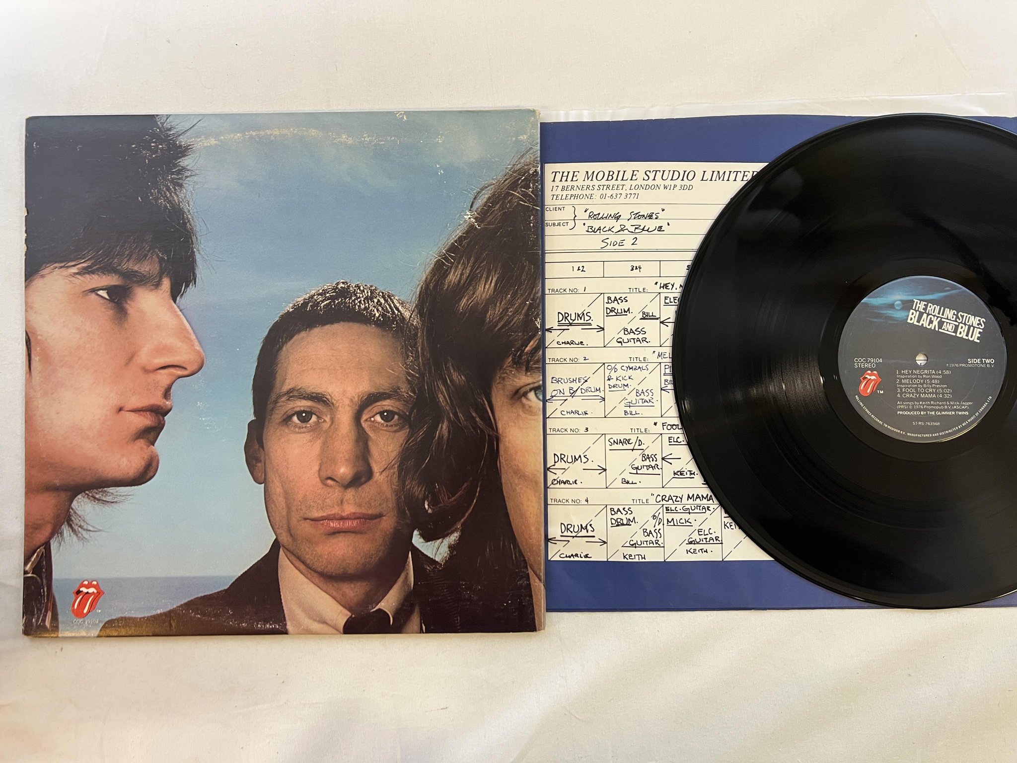 Omslagsbild för skivan THE ROLLING STONES black and blue LP Can COC 79104