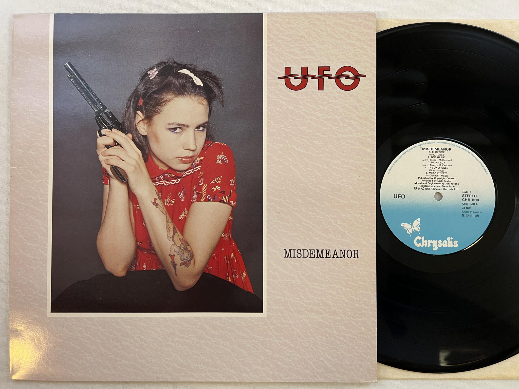 Omslagsbild för skivan UFO misdemenor LP -85 Swe CHRYSALIS CHR 1518