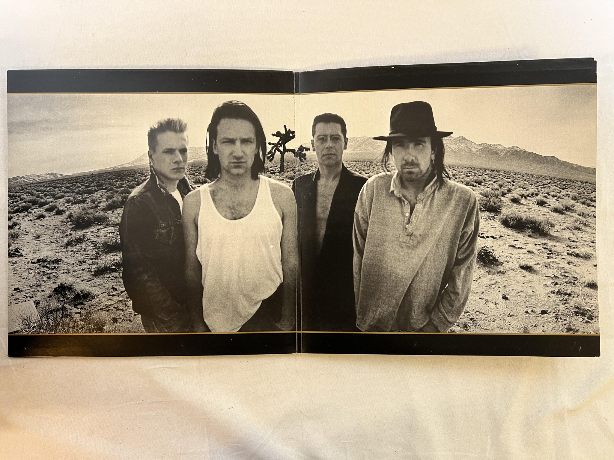 Omslagsbild för skivan U2 the joshua tree LP -87 ncb ISLAND U26