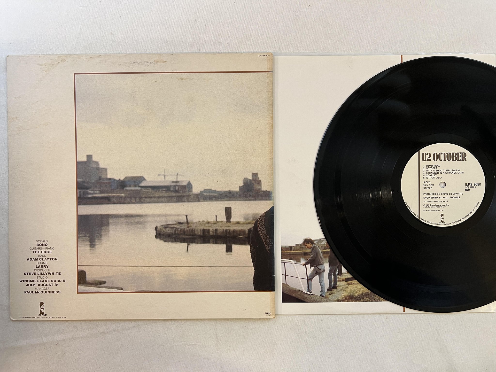 Omslagsbild för skivan U2 october LP -81 ncb ISLAND ILPS 9680