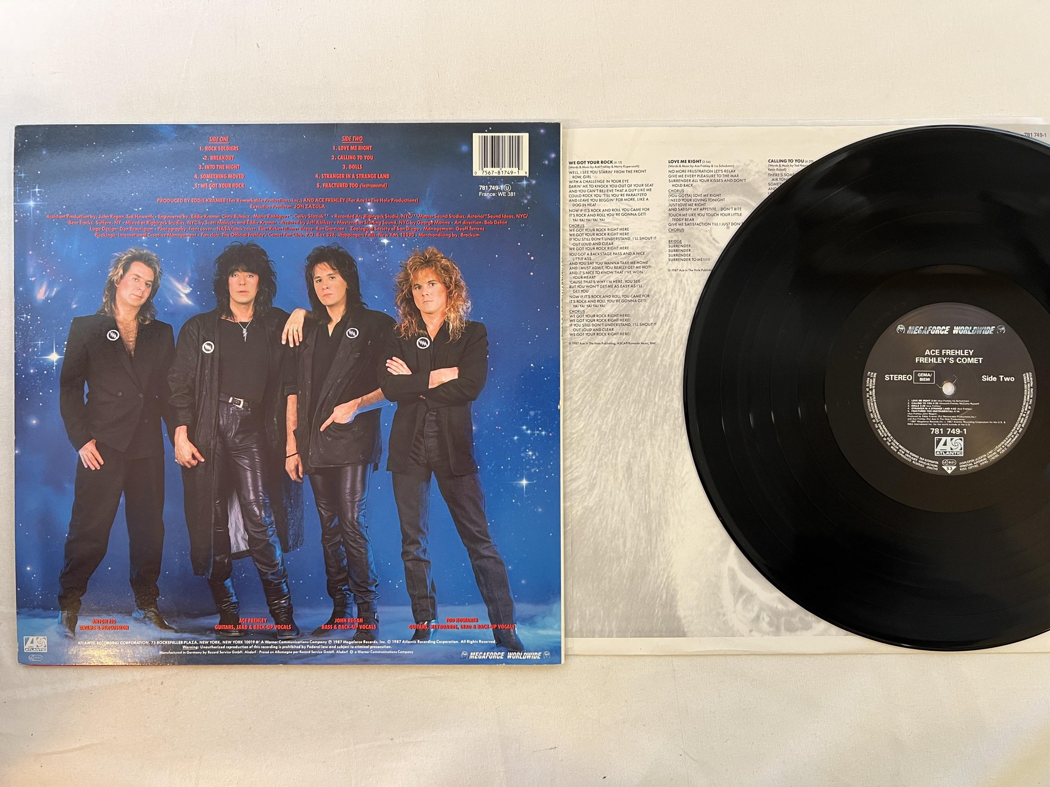Omslagsbild för skivan ACE FREHLEY'S Frehley's Comet LP -87 Ger megaforce 781 749-1