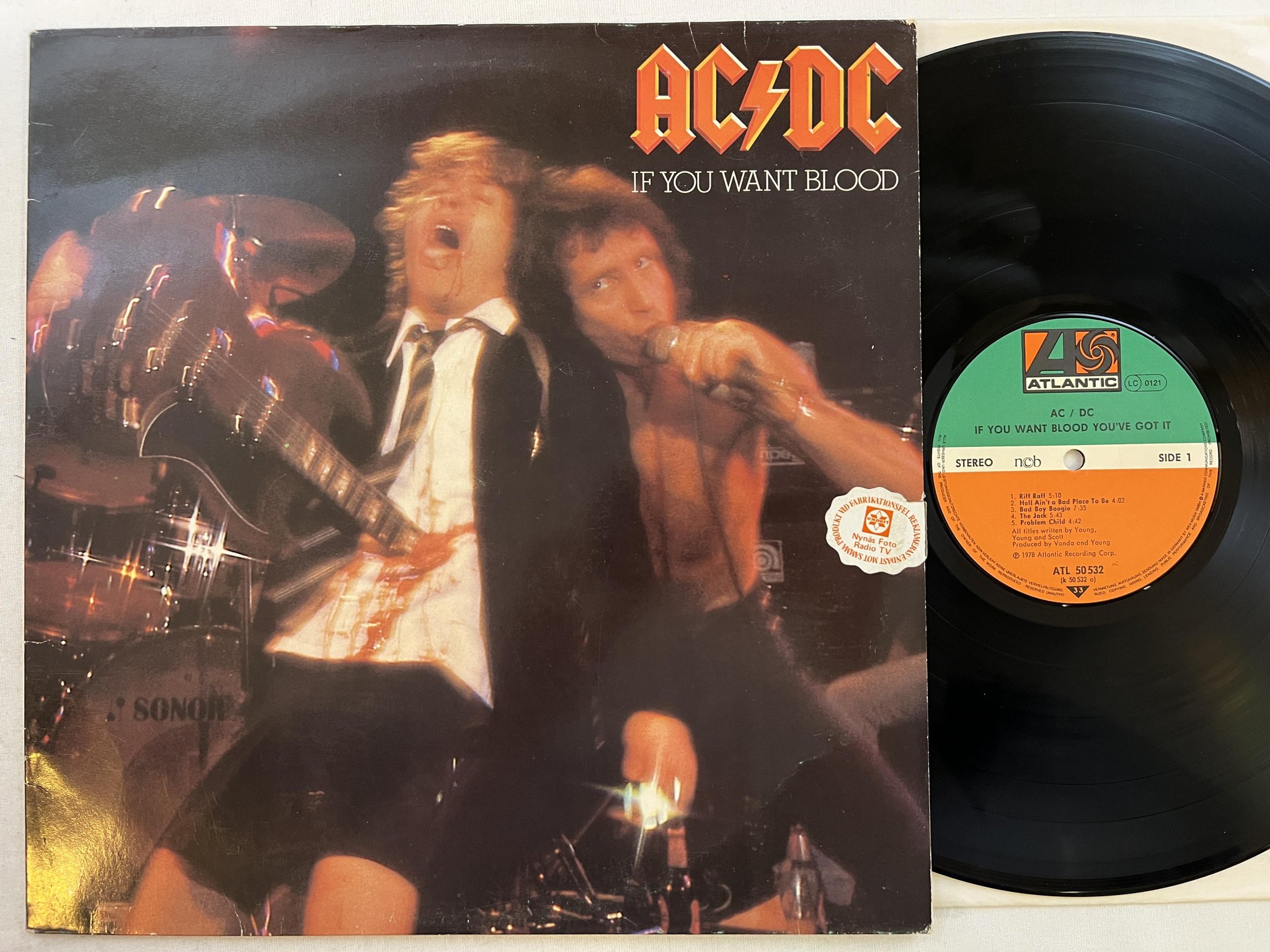 Omslagsbild för skivan AC/DC if you want blood you've got it LP -78 ATLANTIC ATL 50532