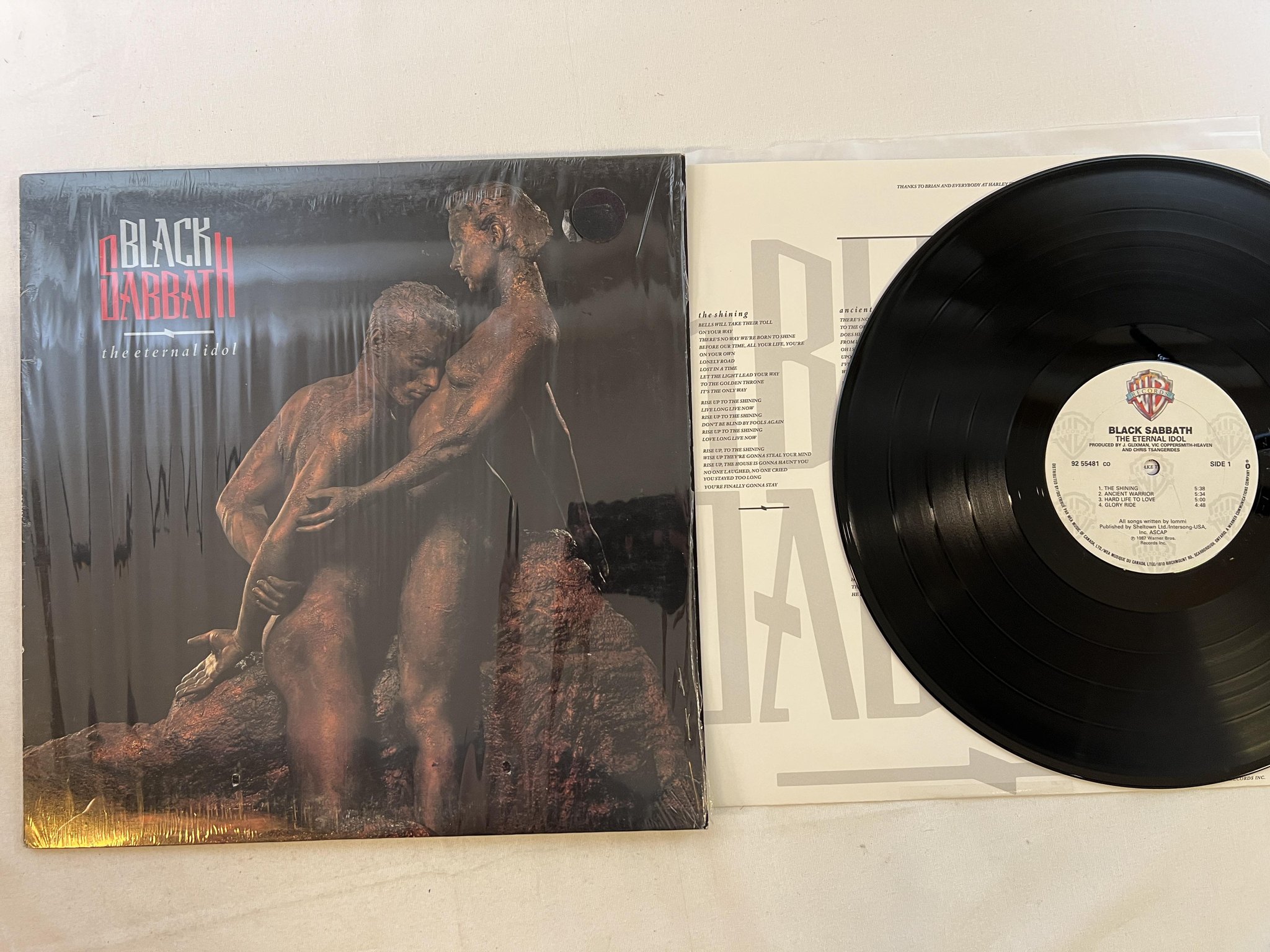 Omslagsbild för skivan BLACK SABBATH the eternal idol LP -87 Can WARNER BROS 92 55481