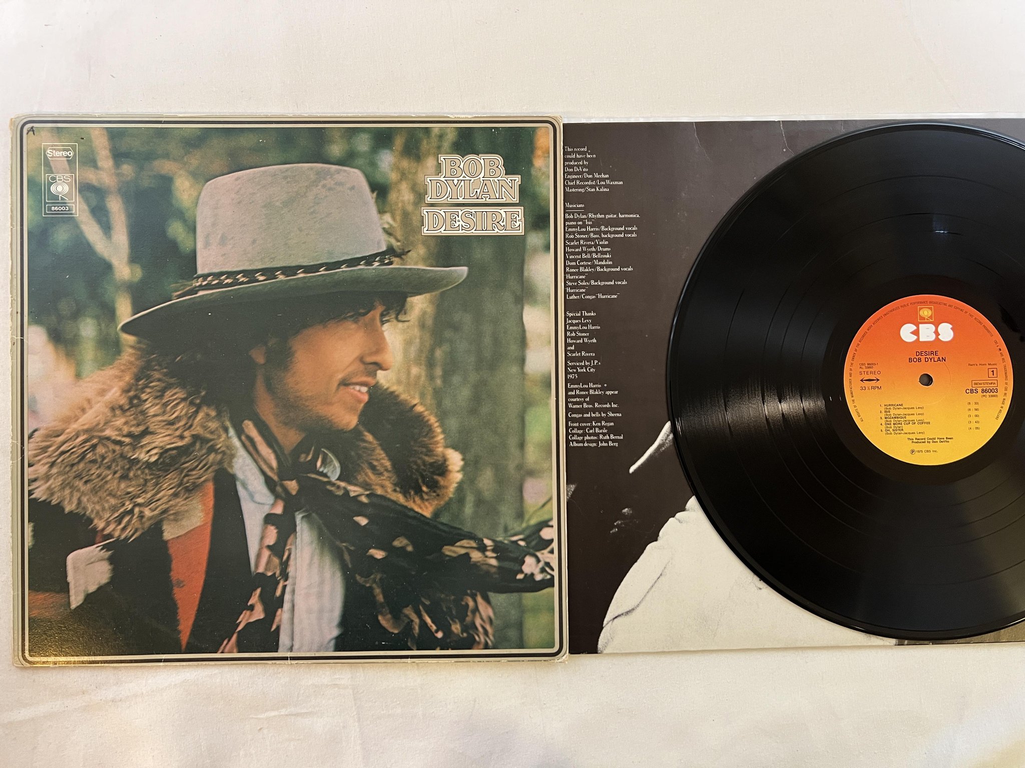 Omslagsbild för skivan BOB DYLAN desire LP -75 Hol CBS 86003 "one more cup of coffee"