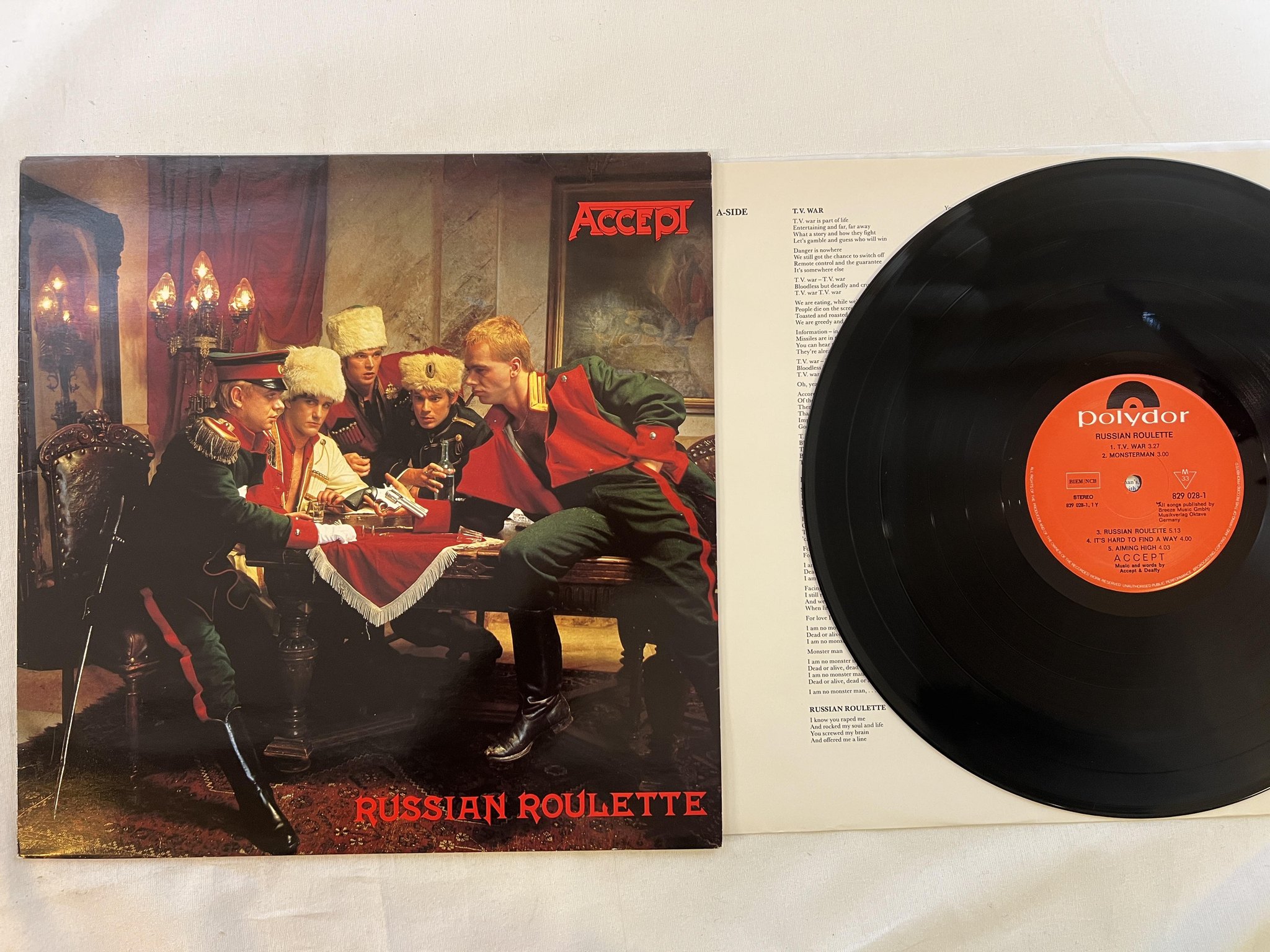 Omslagsbild för skivan ACCEPT russian roulette LP -86 ncb POLYDOR 829 028-1