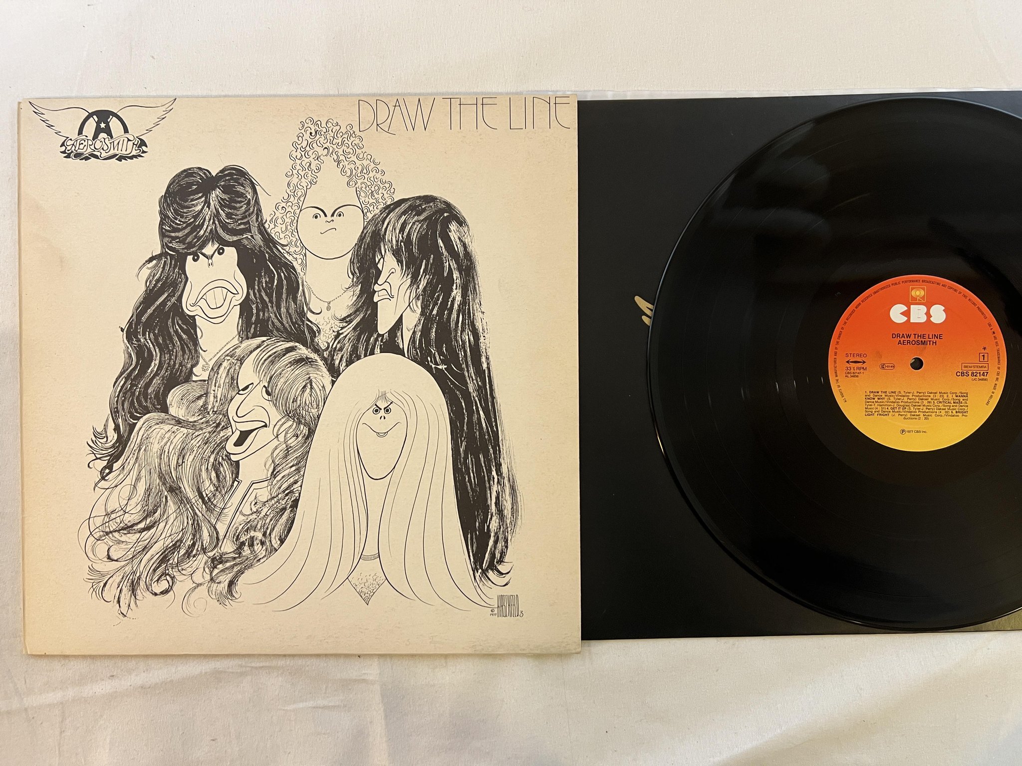 Omslagsbild för skivan AEROSMITH draw the line LP -77 Hol CBS 82147
