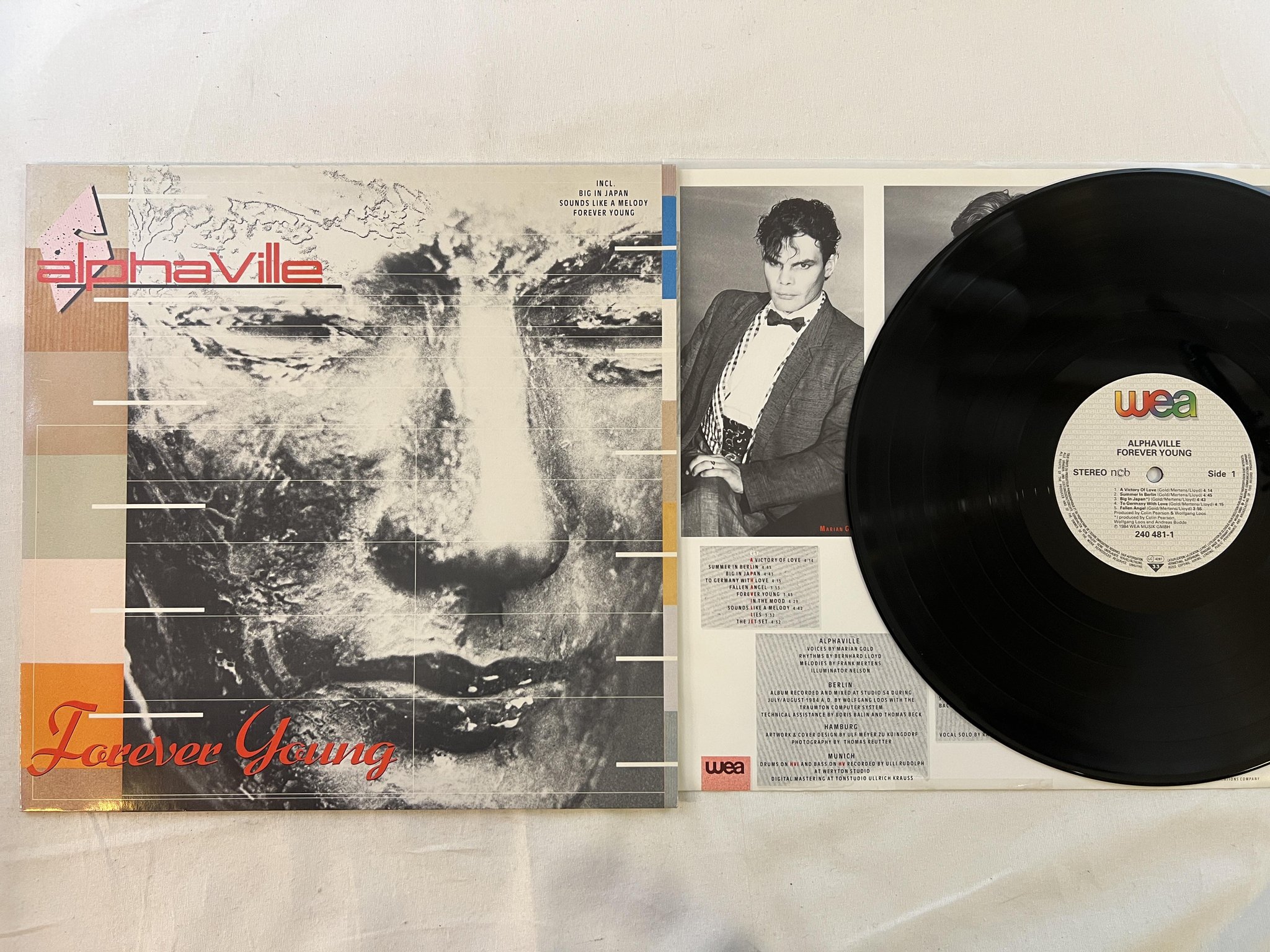 Omslagsbild för skivan ALPHAVILLE forever young LP -84 Ger WEA 240 481-1