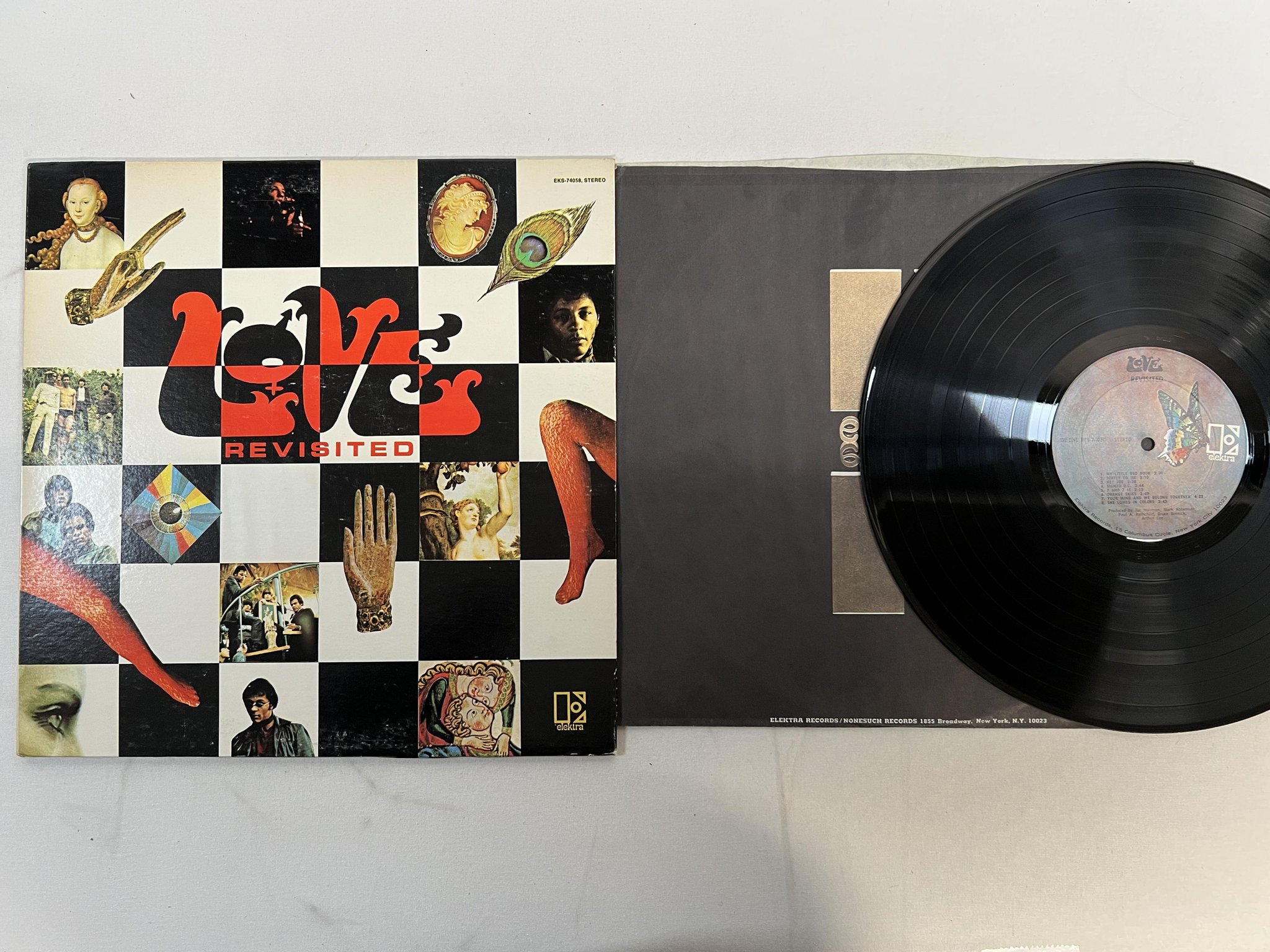 Omslagsbild för skivan LOVE revisited LP -70 US ELEKTRA EKS 74058