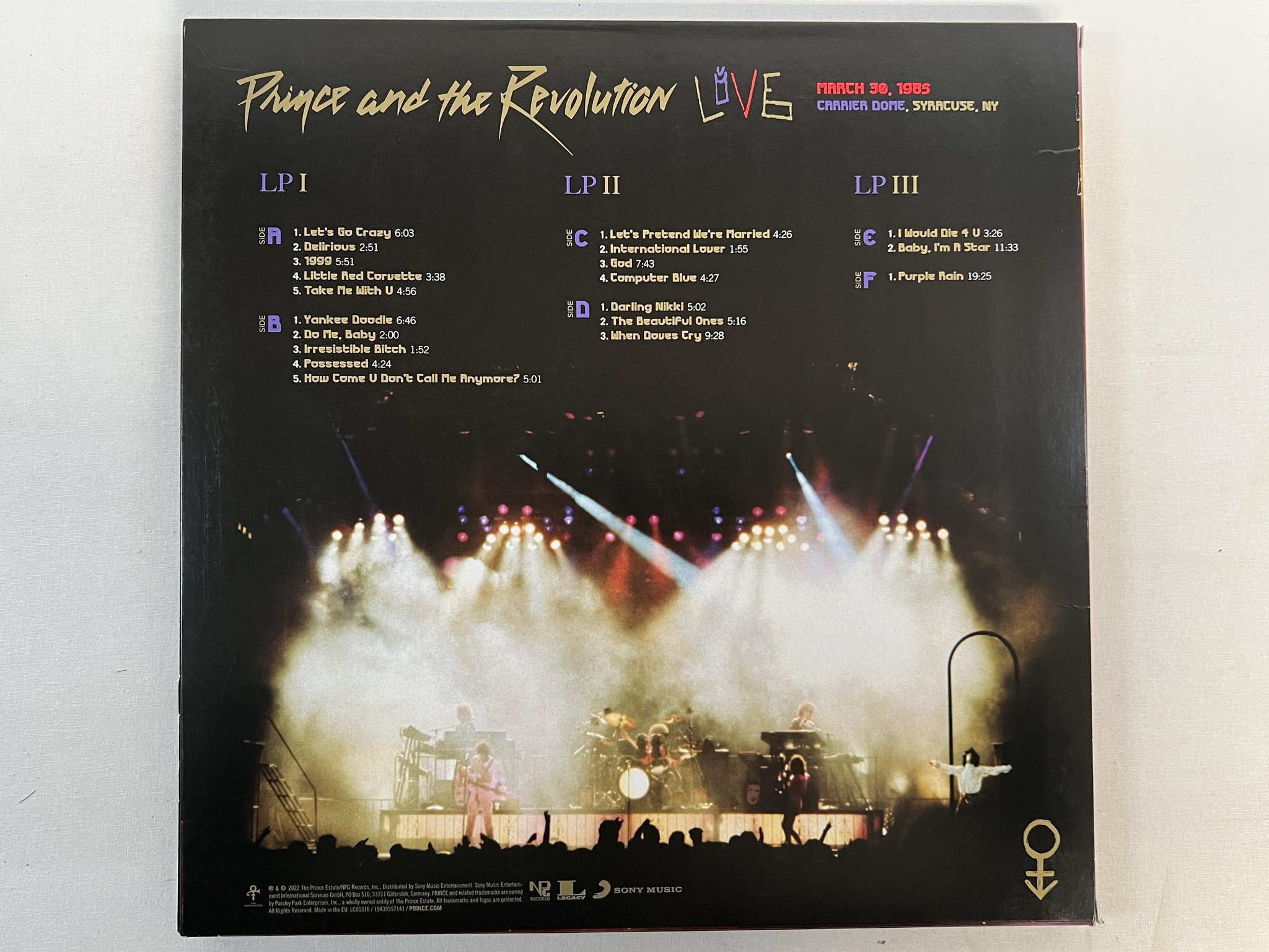 Omslagsbild för skivan PRINCE AND THE REVOLUTION live 3xLP 2022 LEGACY 19439957141