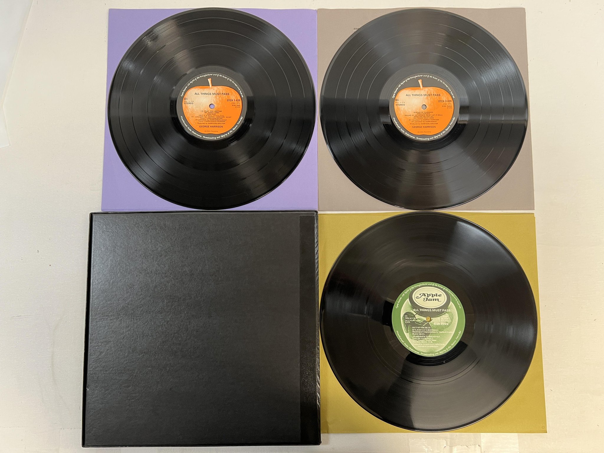 Omslagsbild för skivan GEORGE HARRISON All Things Must Pass 3xLP -70 APPLE STCH 639 + poster