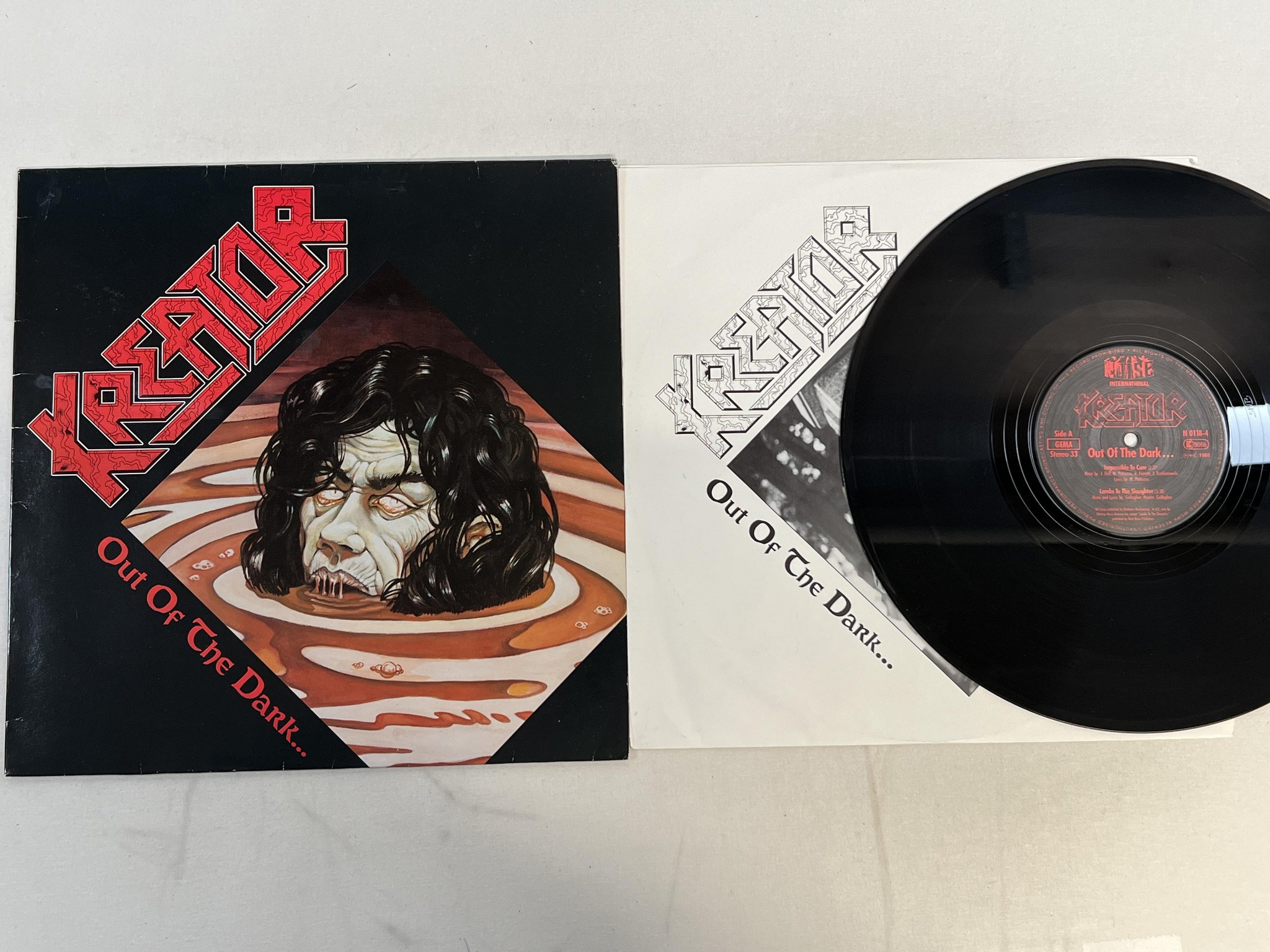 Omslagsbild för skivan KREATOR Out Of The Dark ... Into The Light 12"EP -88 Ger NOISE N 0118-4 trash